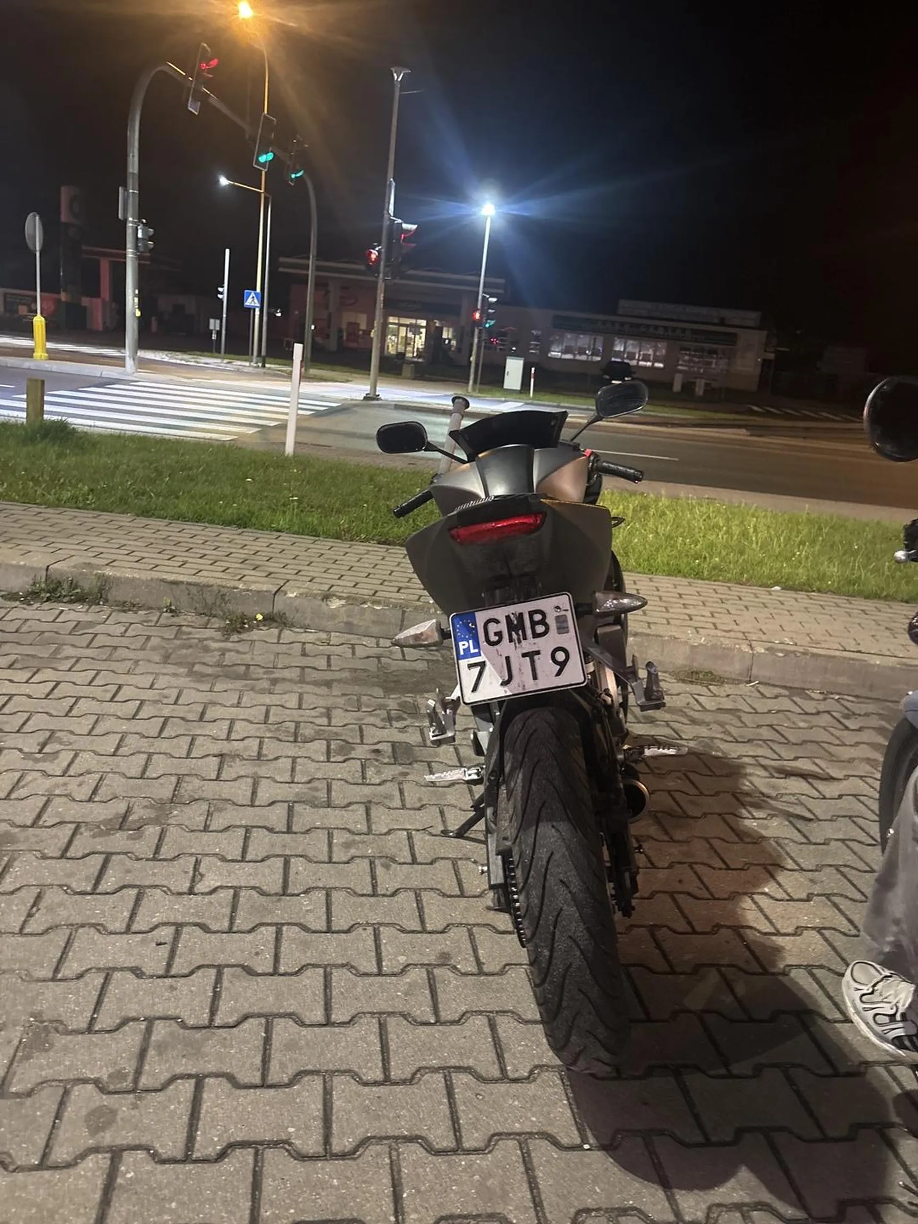 jak wpina troje to jak z ak 47 atakuje mocy nie brakuje nie bac  sie luje