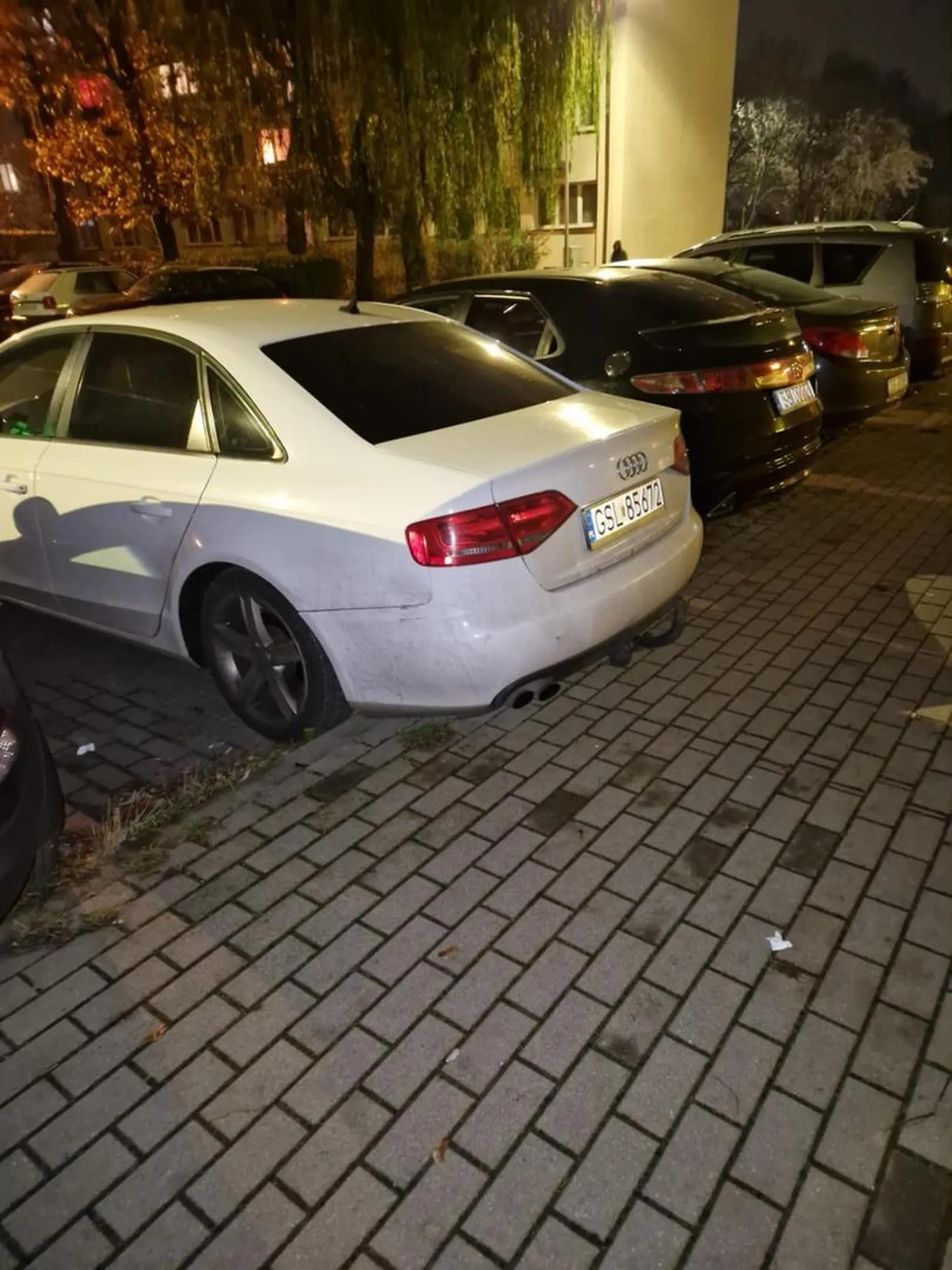 4 zera a 5 za kierownicą jak nie potrafisz parkować to przesiądź się na rower. Piszczel mam pęknięty przez ciebie. Nie dość że sraudi to jeszcze GSL