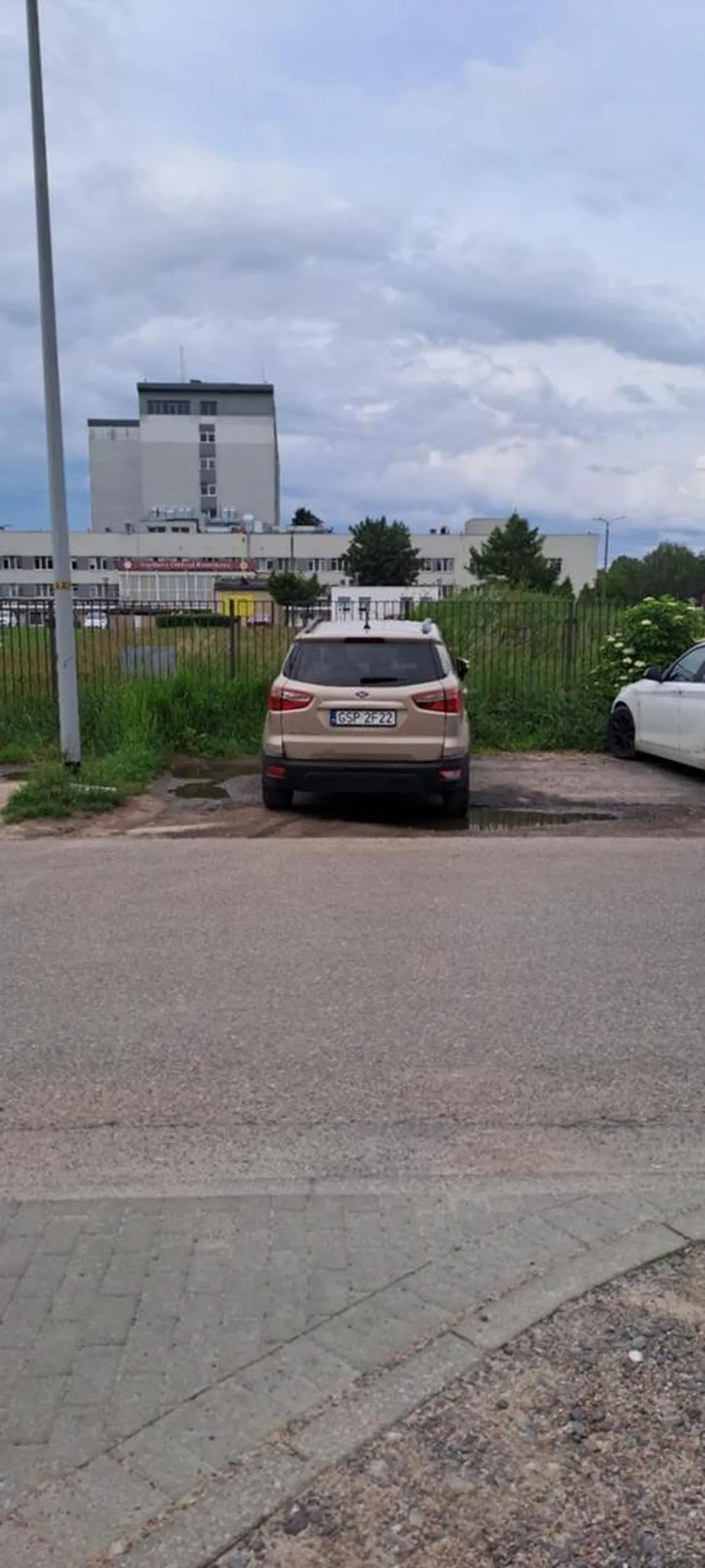 1 samochód, a zajęte 3 miejsca, nic tylko pogratulować