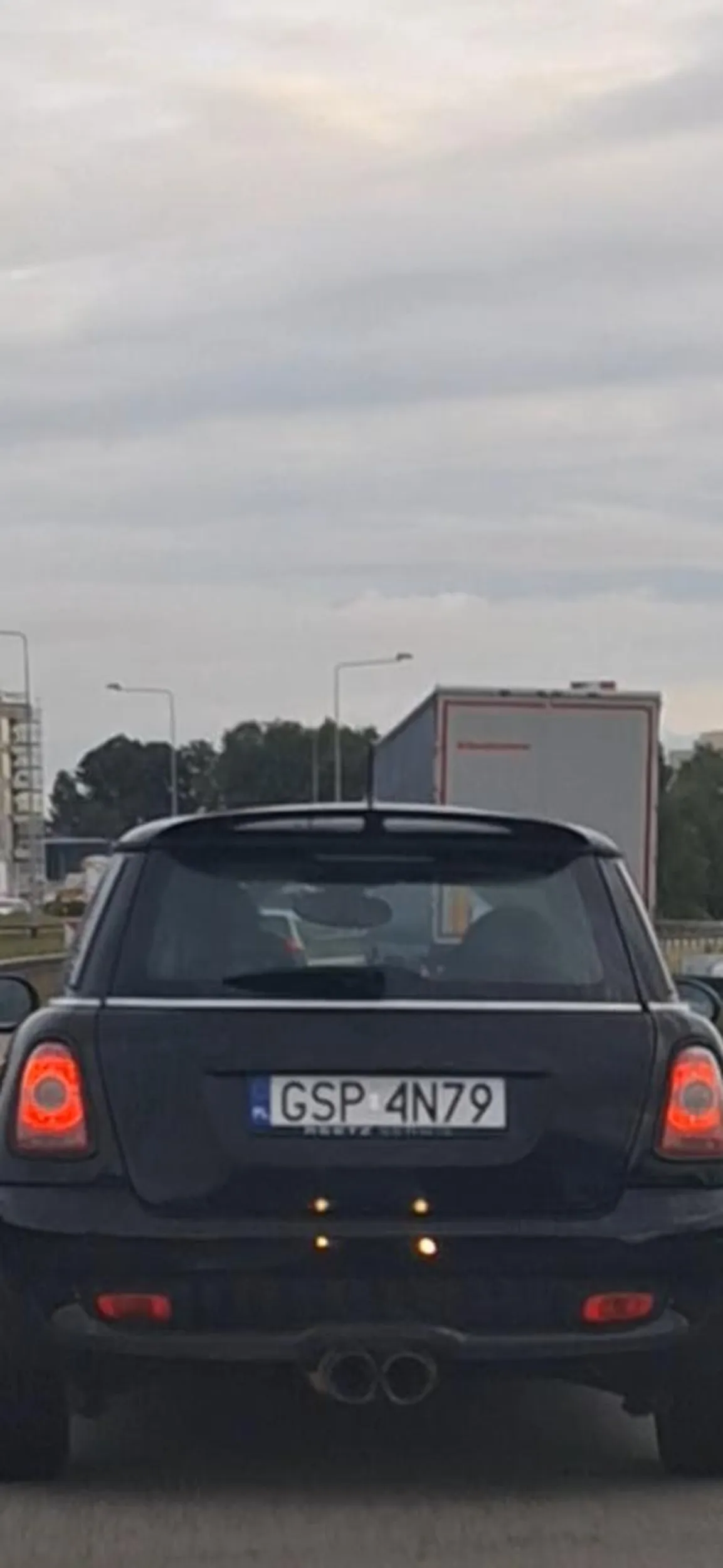 Jezdzi jak szalony/a włącza kierunki w odwrotna strone