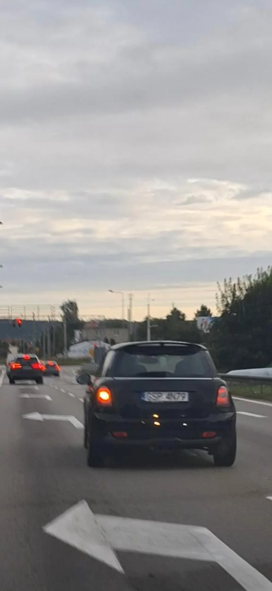 Jezdzi jak szalony/a włącza kierunki w odwrotna strone