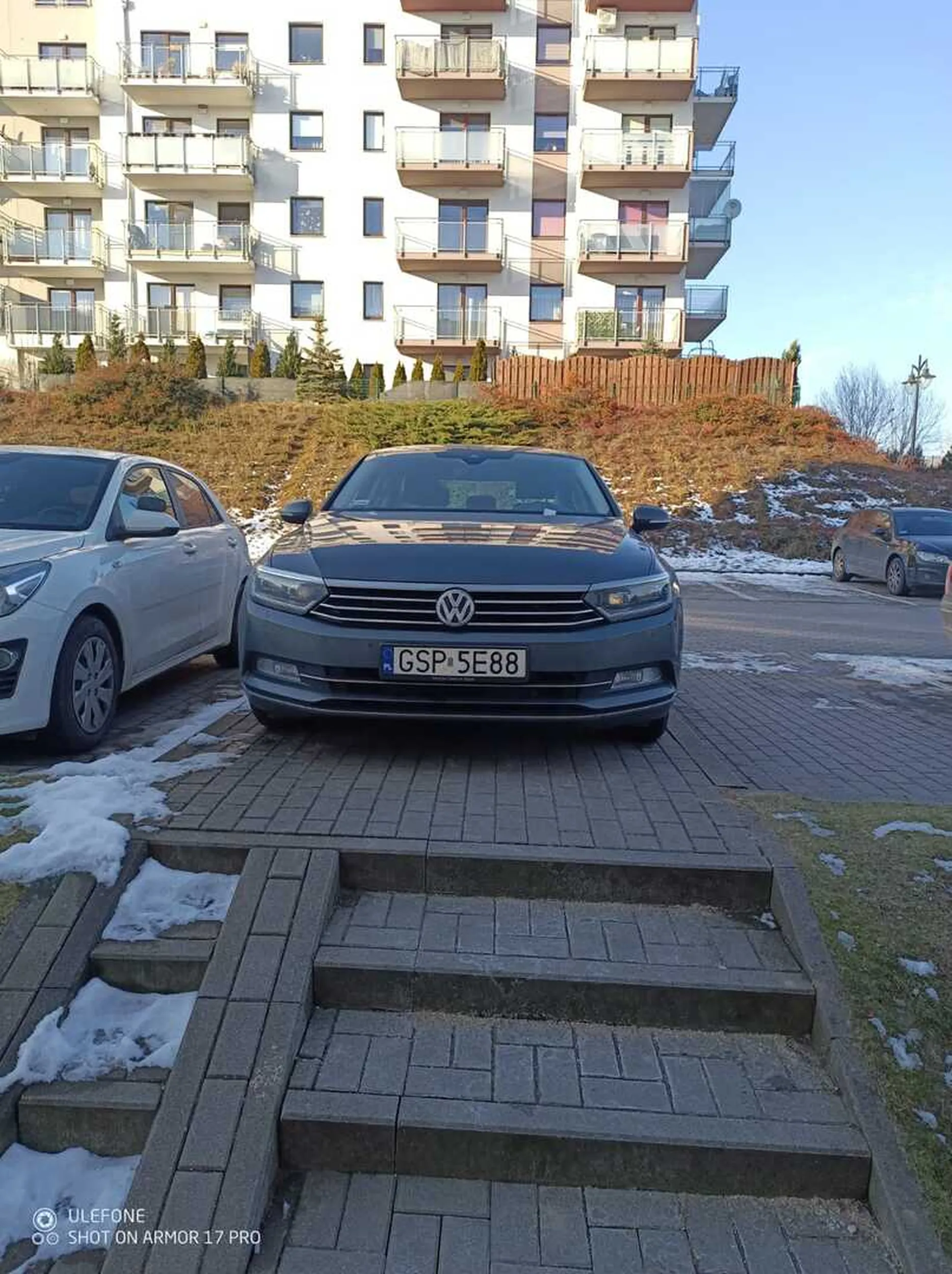 Burak nie potrafi zaparkować.