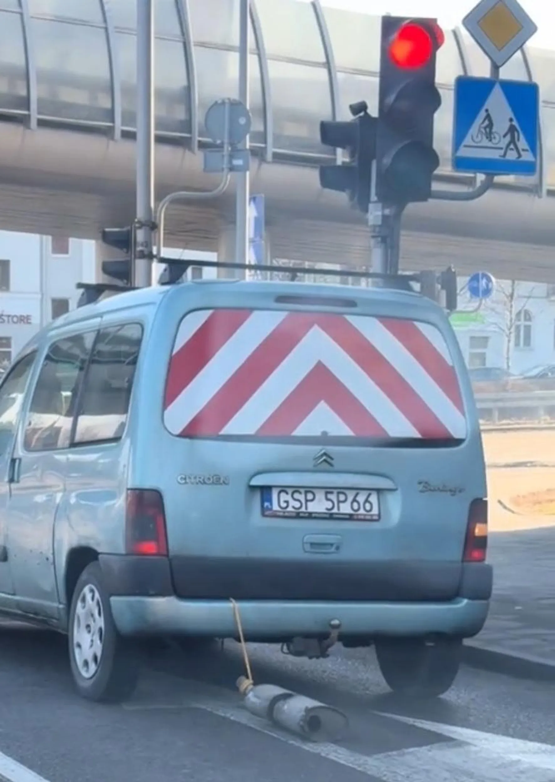 Kolego chyba ci wydech ucieka