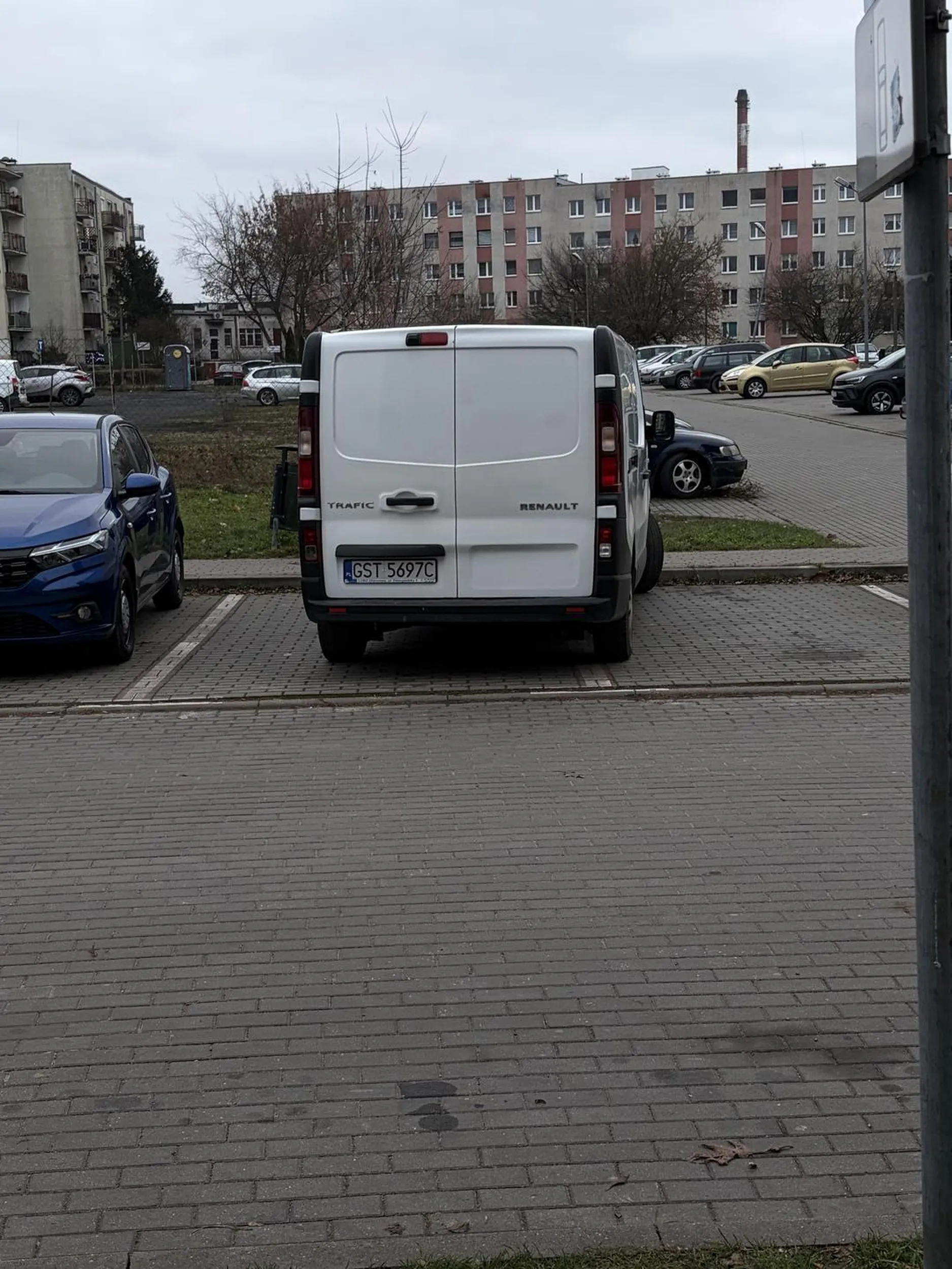 Wypada użyć mózgu jak pod blokiem na cały dzień zostawiasz samochód