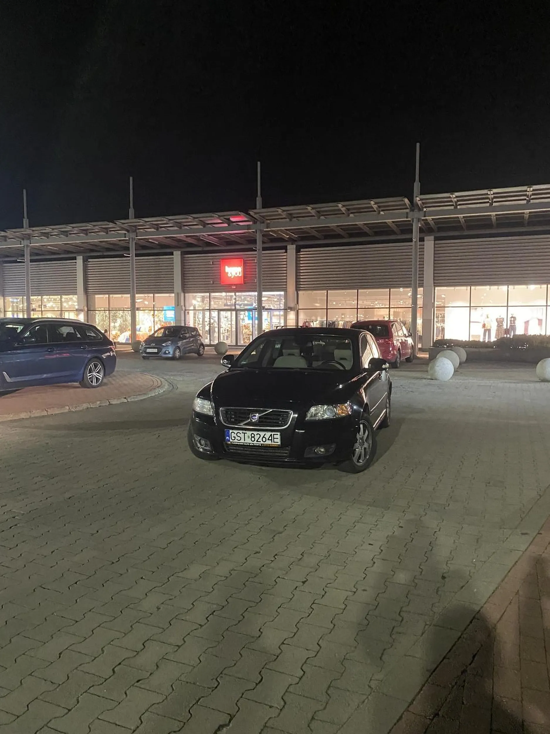 Mistrz parkowania, nic tylko pogratulować temu kto ci dał prawo jazdy…