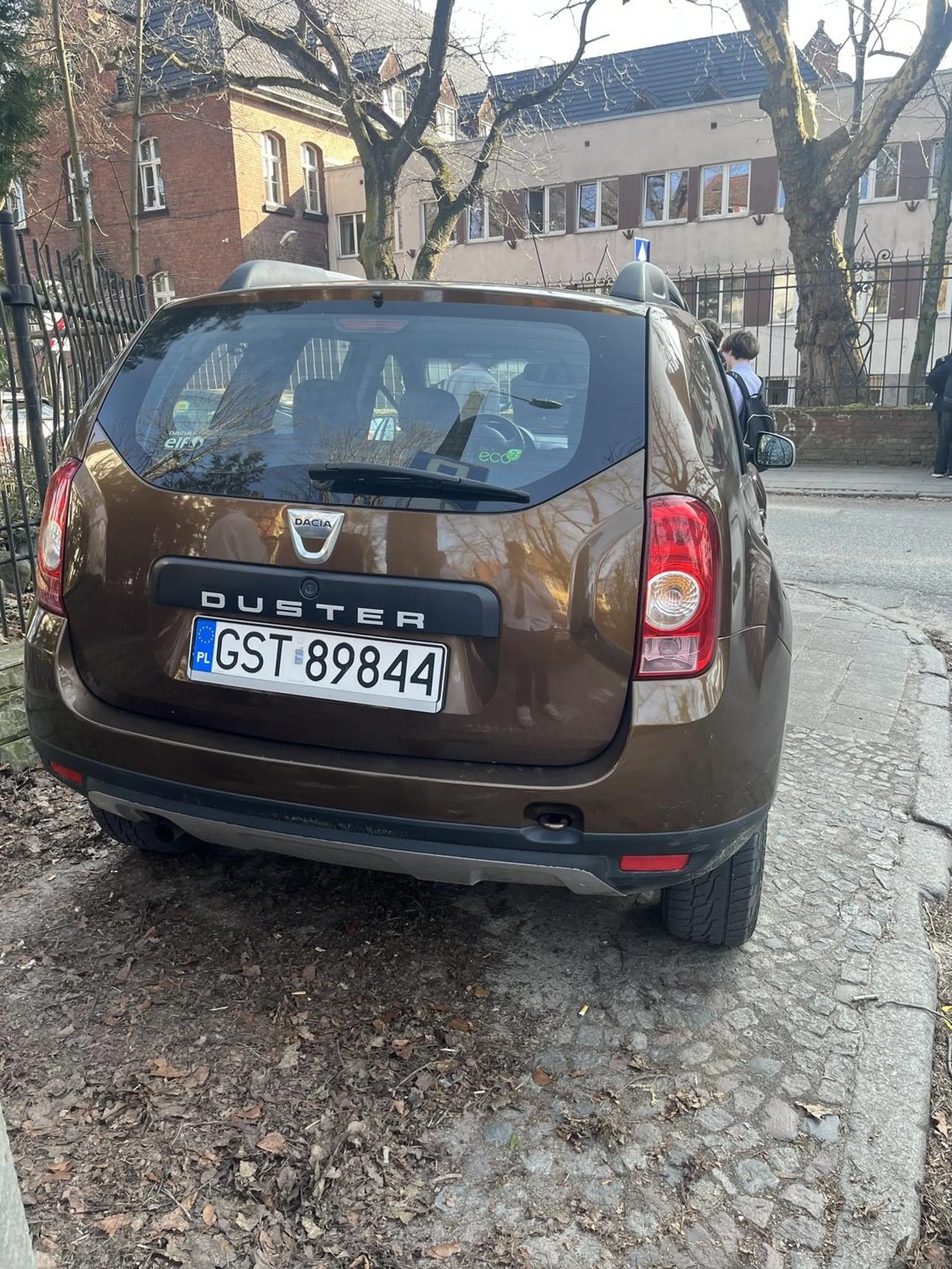 Co to za parkowanie i blokowanie chodnika