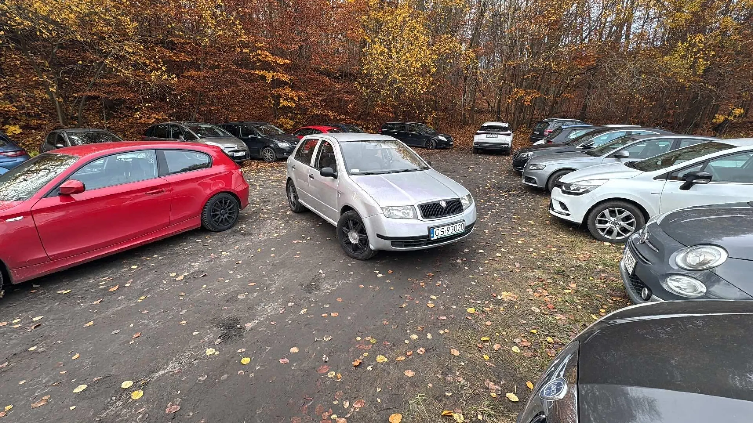 Parking mojej uczelni, dla takiego to tylko wlepić Karnego Ku**sa