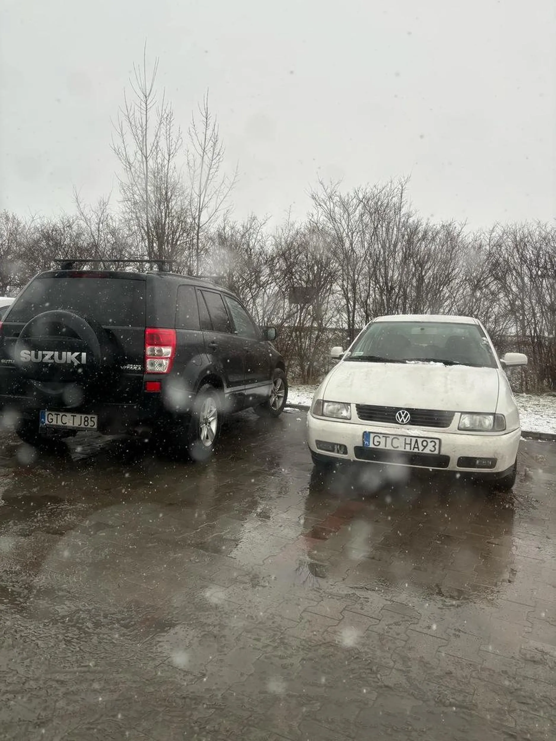 dwie pieczenie na jednym ogniu…a potem się dziwić, że nie ma wolnych miejsc parkingowych ?