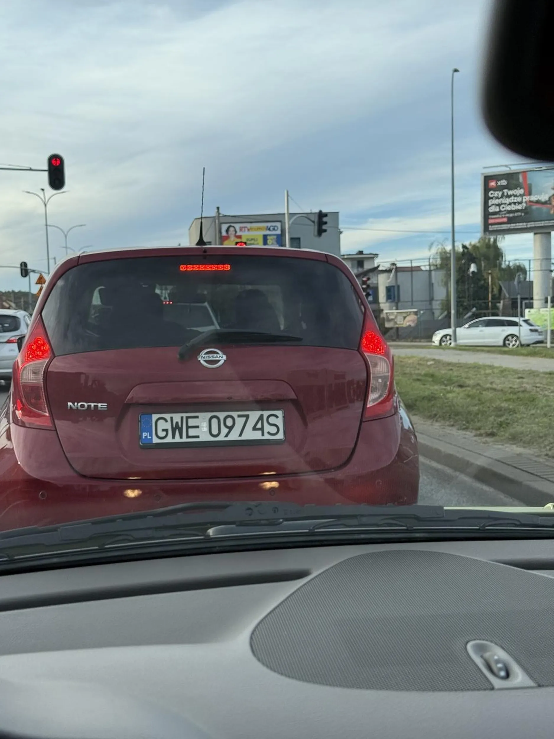 CHORA PSYCHICZNIE KOBIETA POTRĄCIŁA PSA I UCIEKŁA