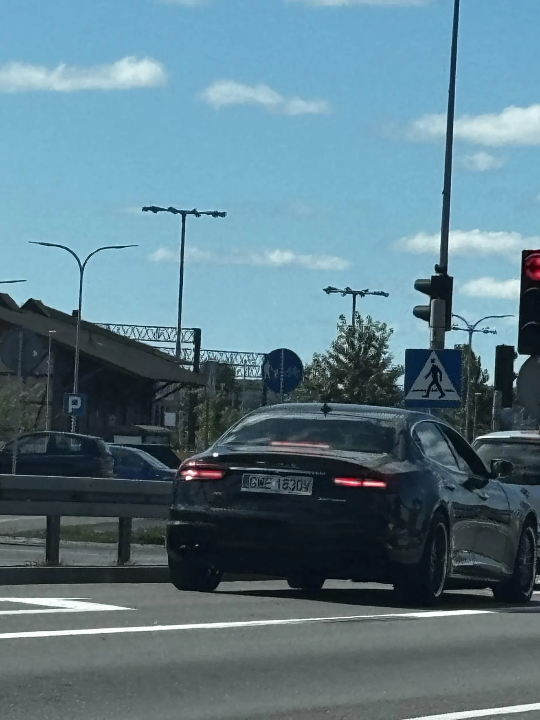 Gosciu prawie nas z drogi wypchnął w Wejherowie, powodując prawie kolizje z paroma samochodami. Uważajcie