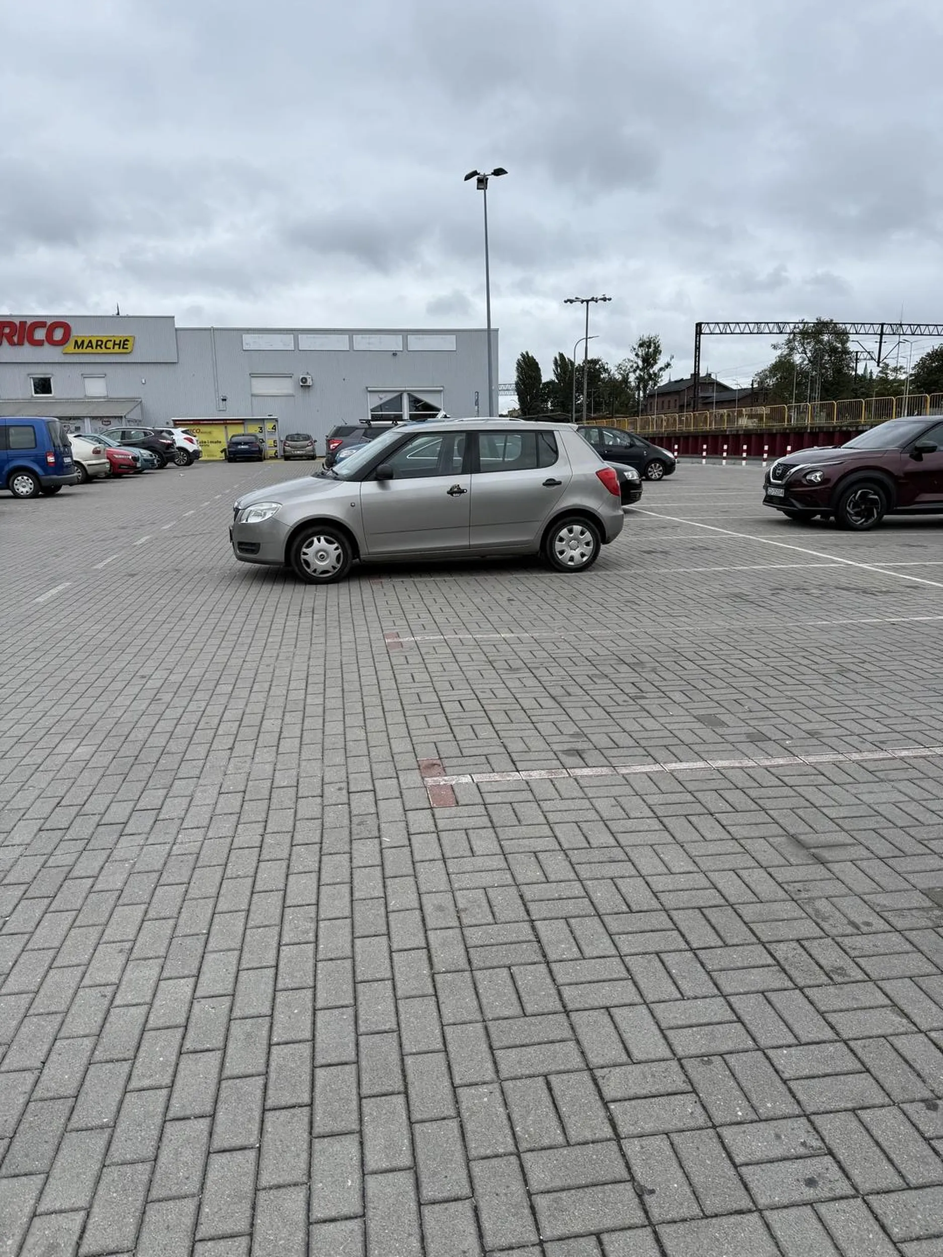 No cóż, prawo jazdy znalezione w chipsach, ale jak to się mówi łatwo przyszło łatwo poszło bo chyba zostało wyrzucone razem z paczką po chipsach. Najgorsze parkowanie jakie w życiu widziałem.