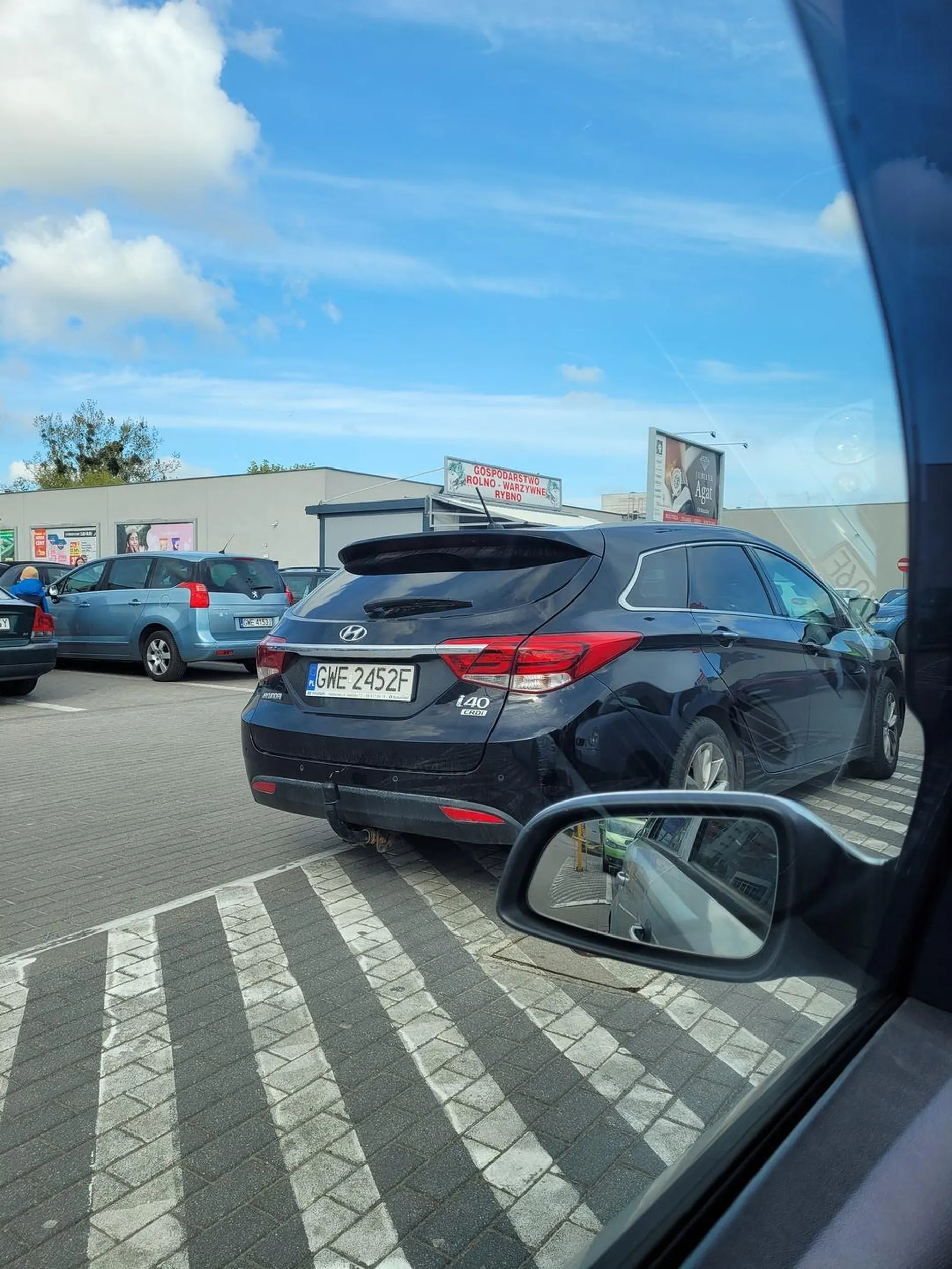 Parkować też nie potrafi