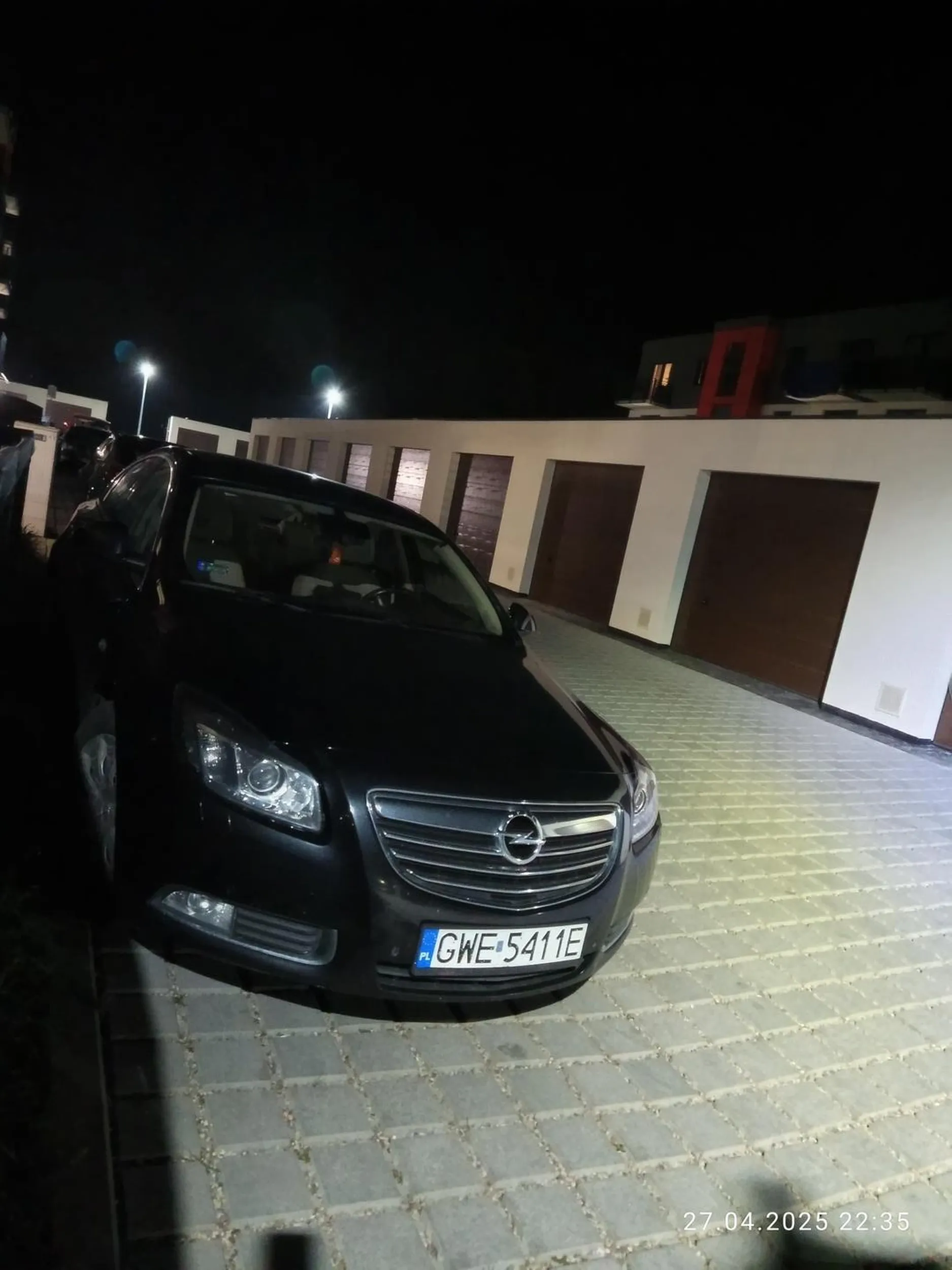 Kolejni którzy nie potrafią parkować na parkingu... Kto ci prawo jazdy dał że uznajesz to miejsce za świetny pomysł na zaparkowanie tego gówna ? To jedyna i ostania prośba radze się nauczyć parkować ? Nie pozdrawiam