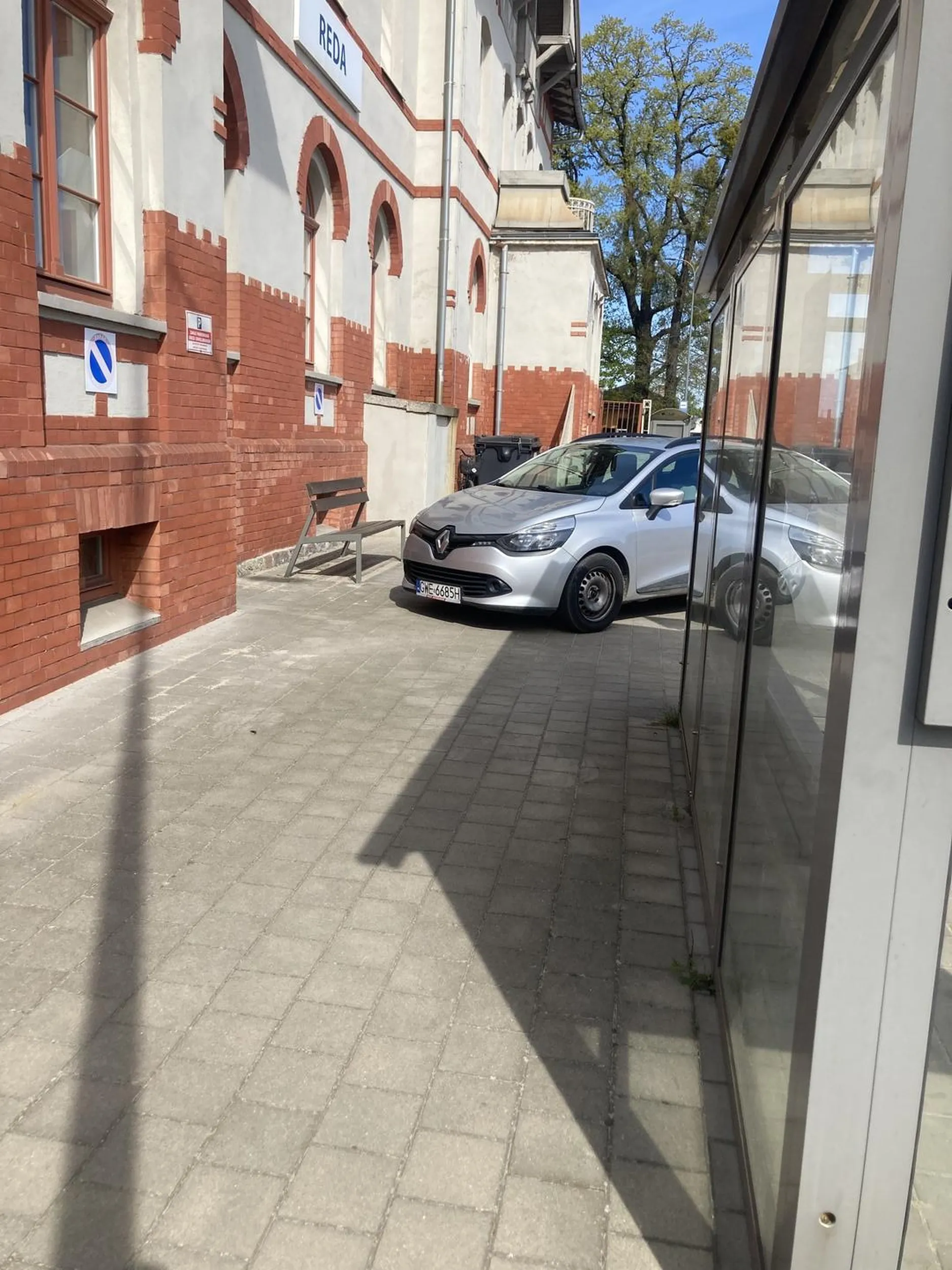 Od dziś parkujemy na chodniku…