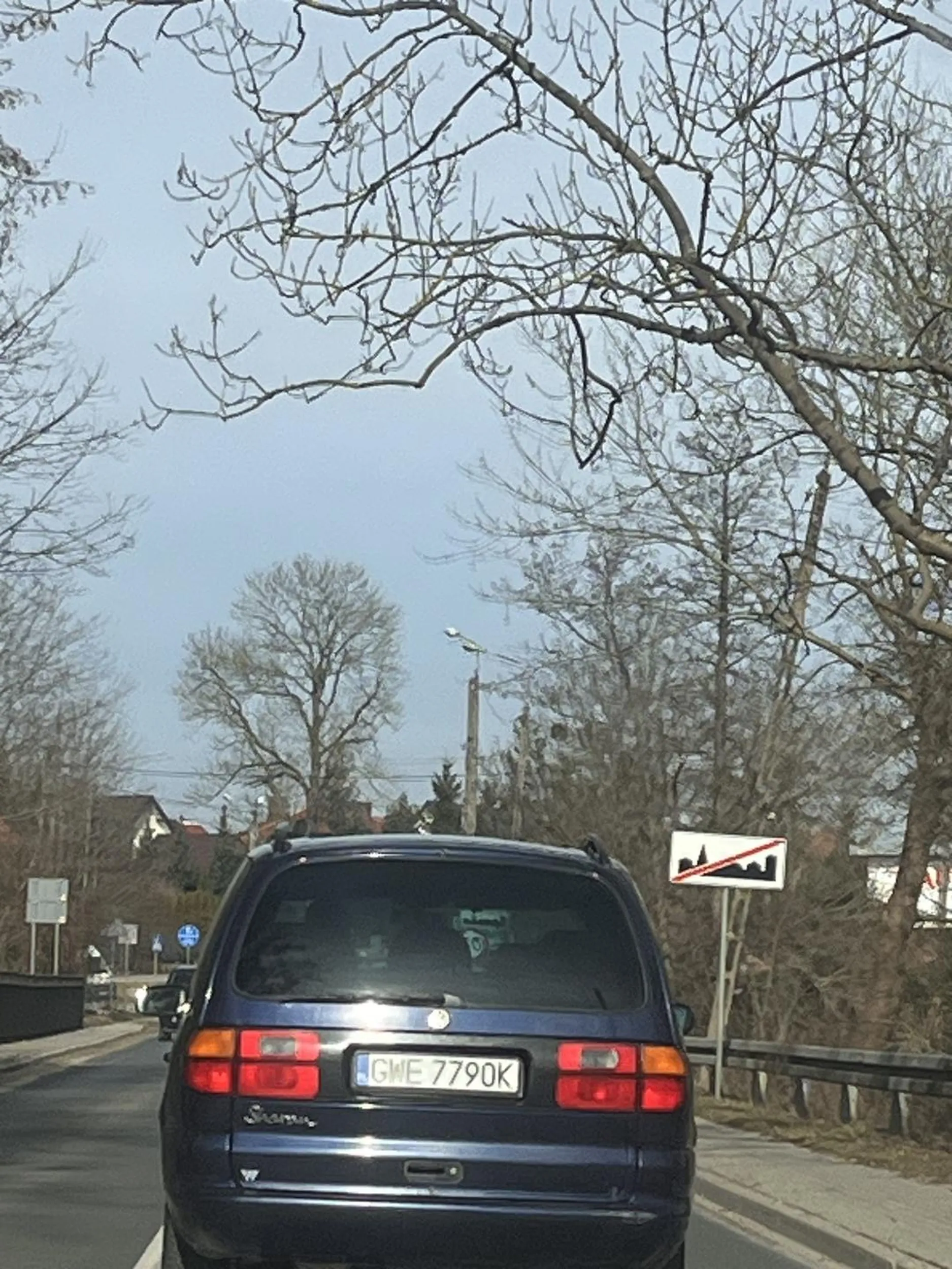 Następnym razem się nie wpierdalaj dziadu bo skończy się inaczej