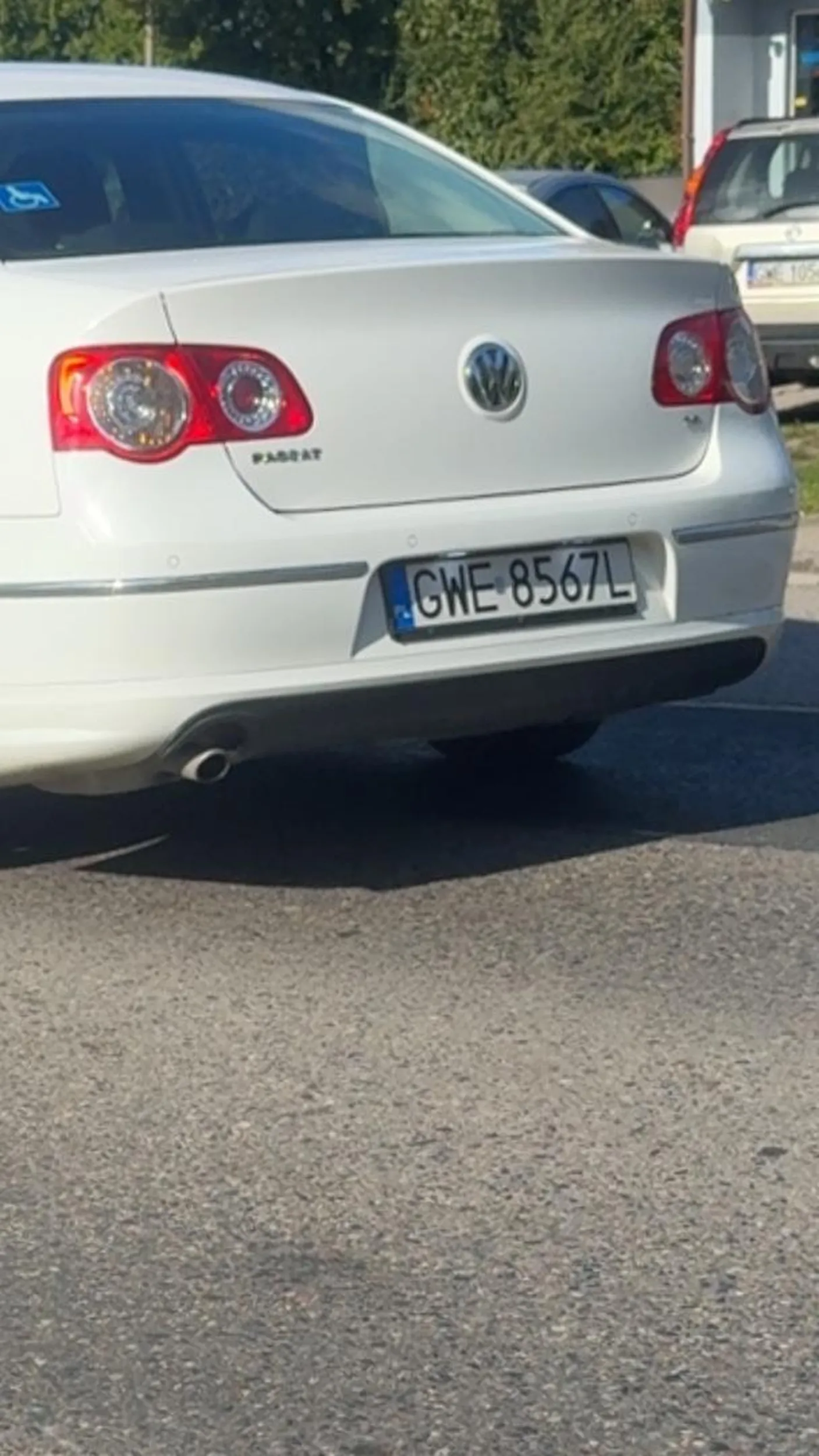 prawie mnie przejechal bylem na chodniku a on wyjechal mi przed ryj