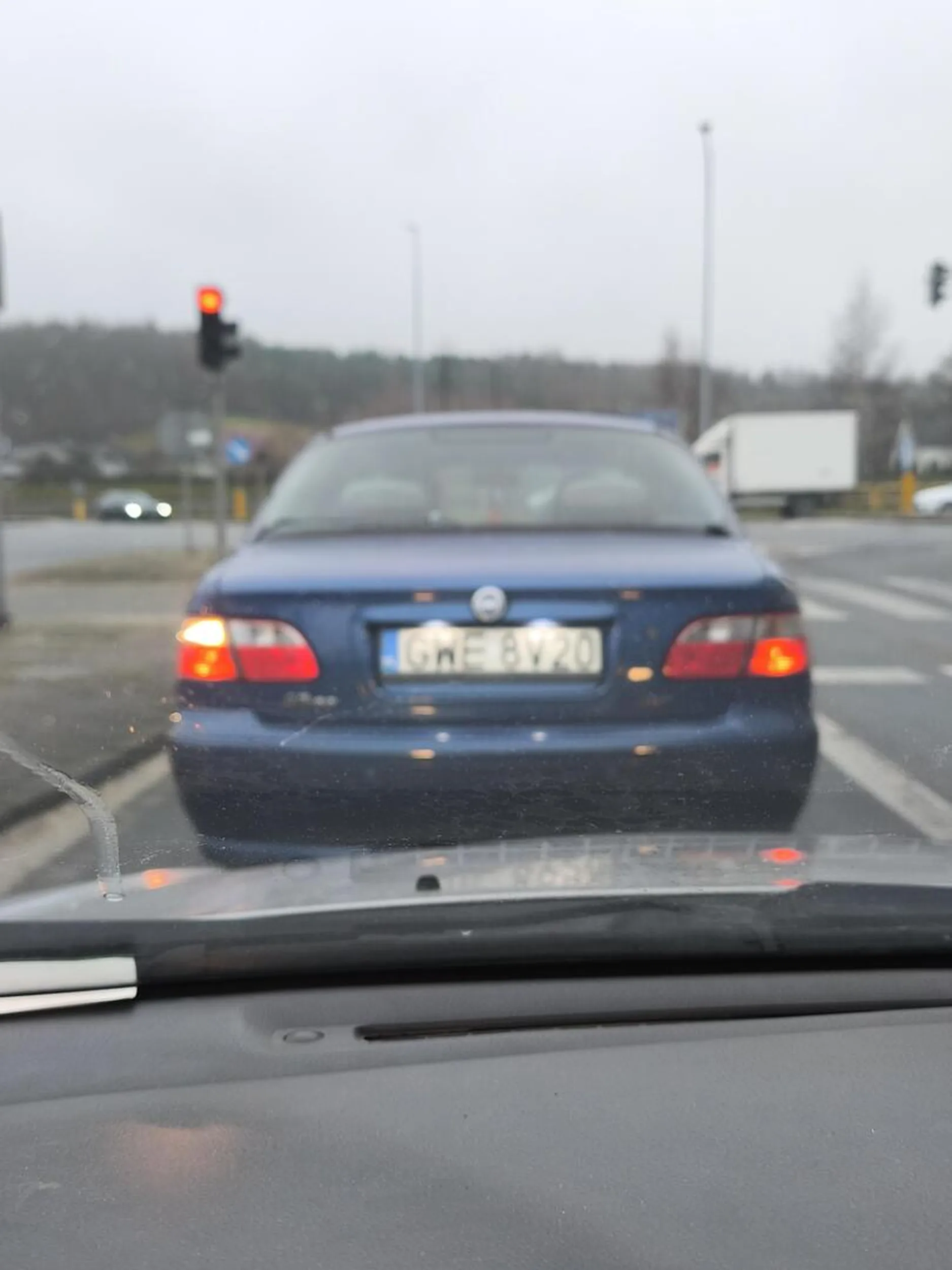 W rejonie Wejherowa i Bolszewa typ próbuje wymusić stłuczkę , uważajcie na niego