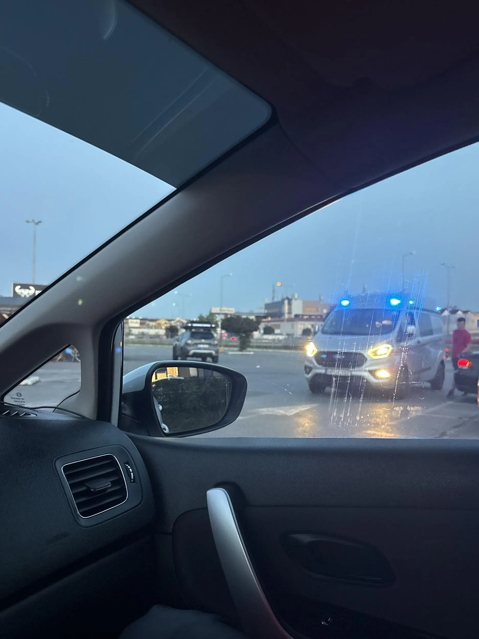 Zatrzymali mnie bardzo miła obsługa, super jakość wykonanych usług. Polecam serdecznie na pewno ponownie skorzystam z ich usług.