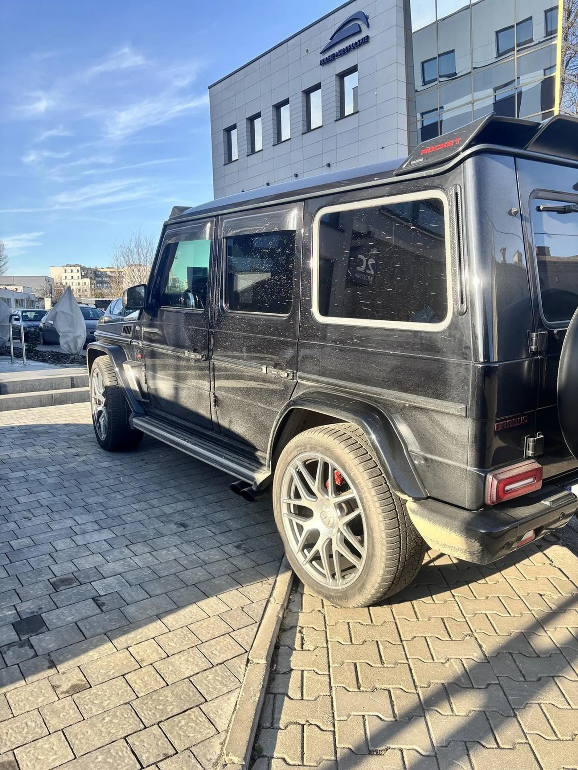 Piękny wóz marzenie takim się przejechać. Może jednak go umyjemy?