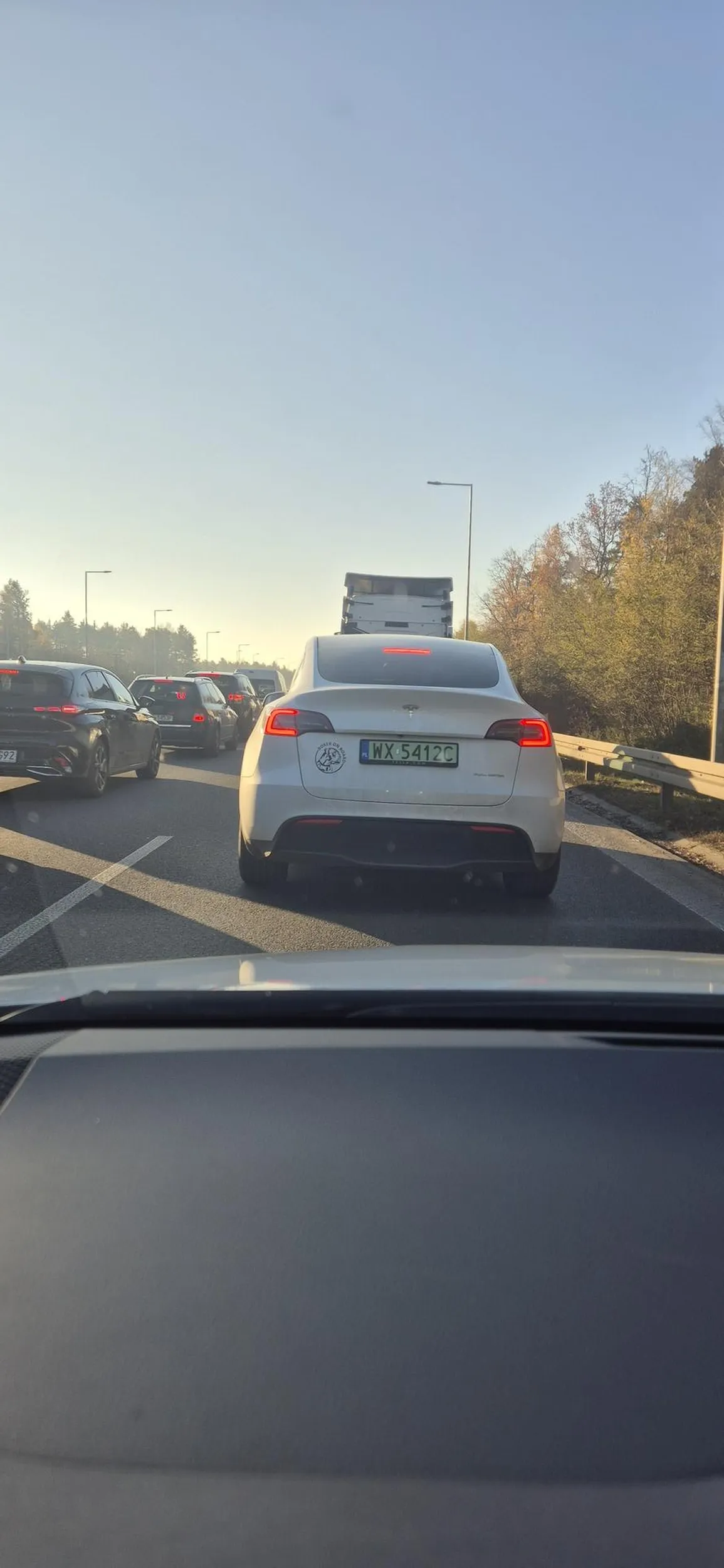 Ta kobieta nie umie jezdzic na suwak i na dodatek jeszcze mnie strąbiła. Masakra tacy kierowcy przez nich są tylko korki