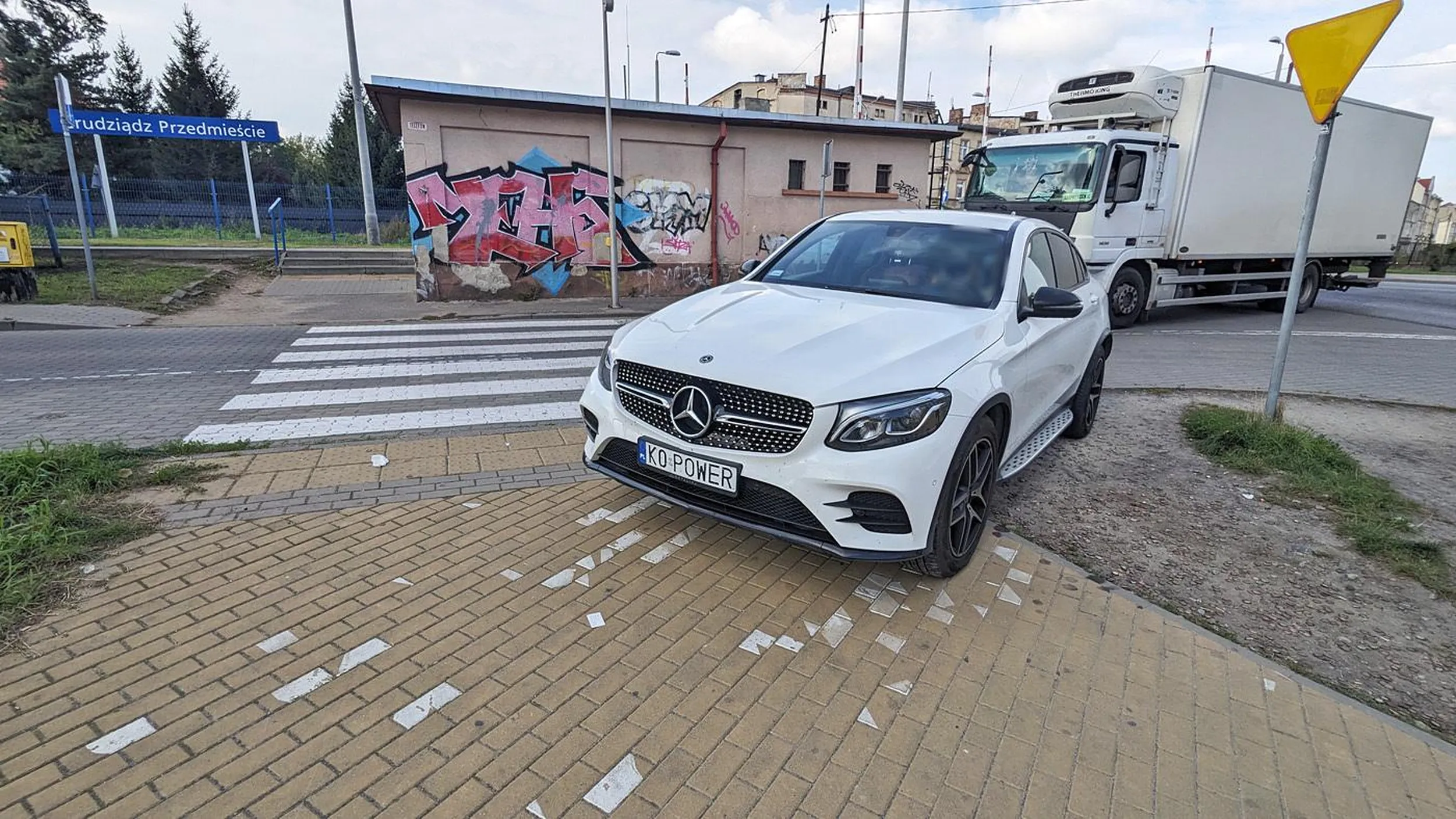 Parkowanie na przejściu będąć zupełnie tego nie swiadomym gdzie sie parkuje...