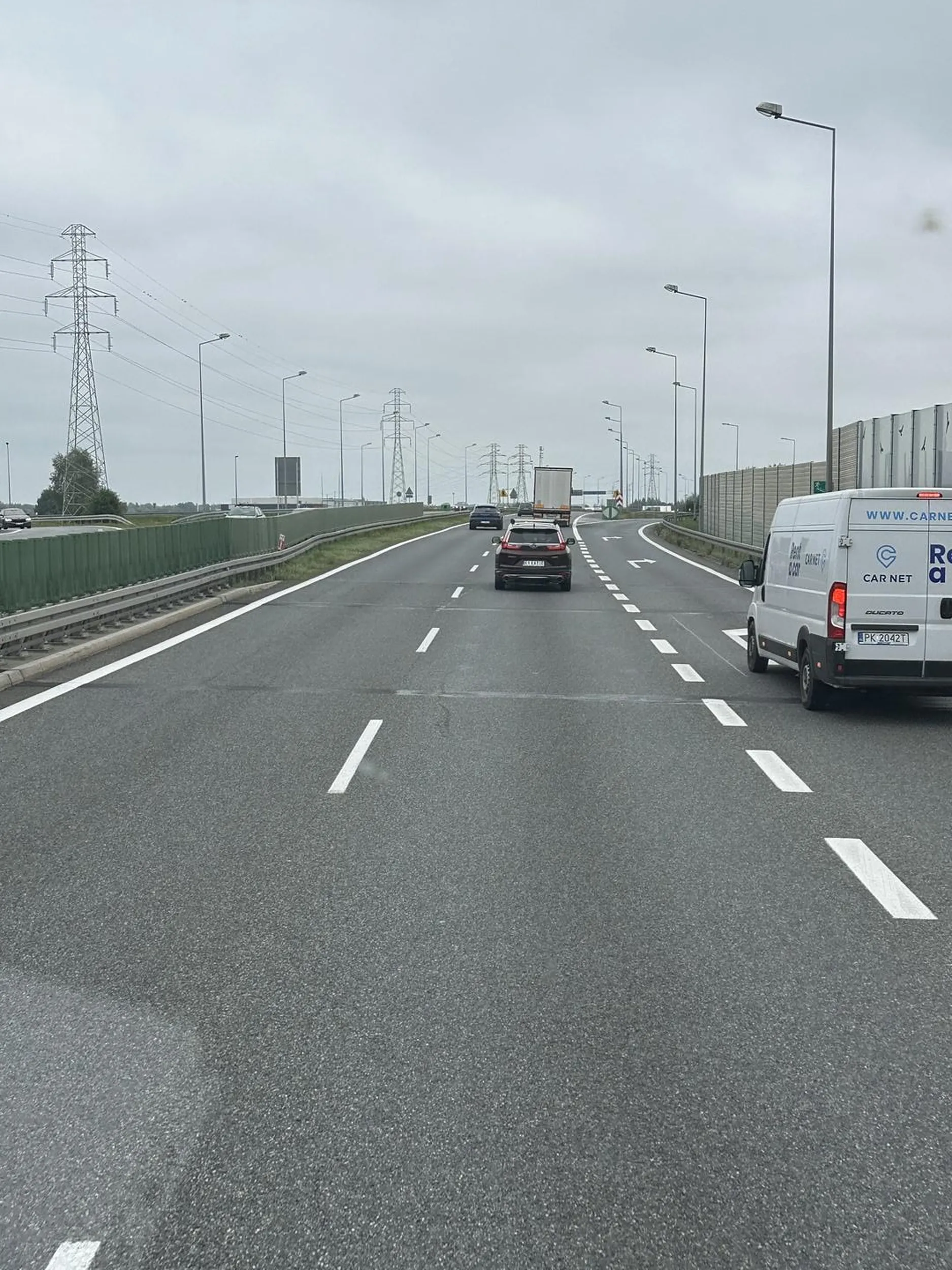 Utrudnia ruch, chcesz jeździć 80 to kup sobie tira