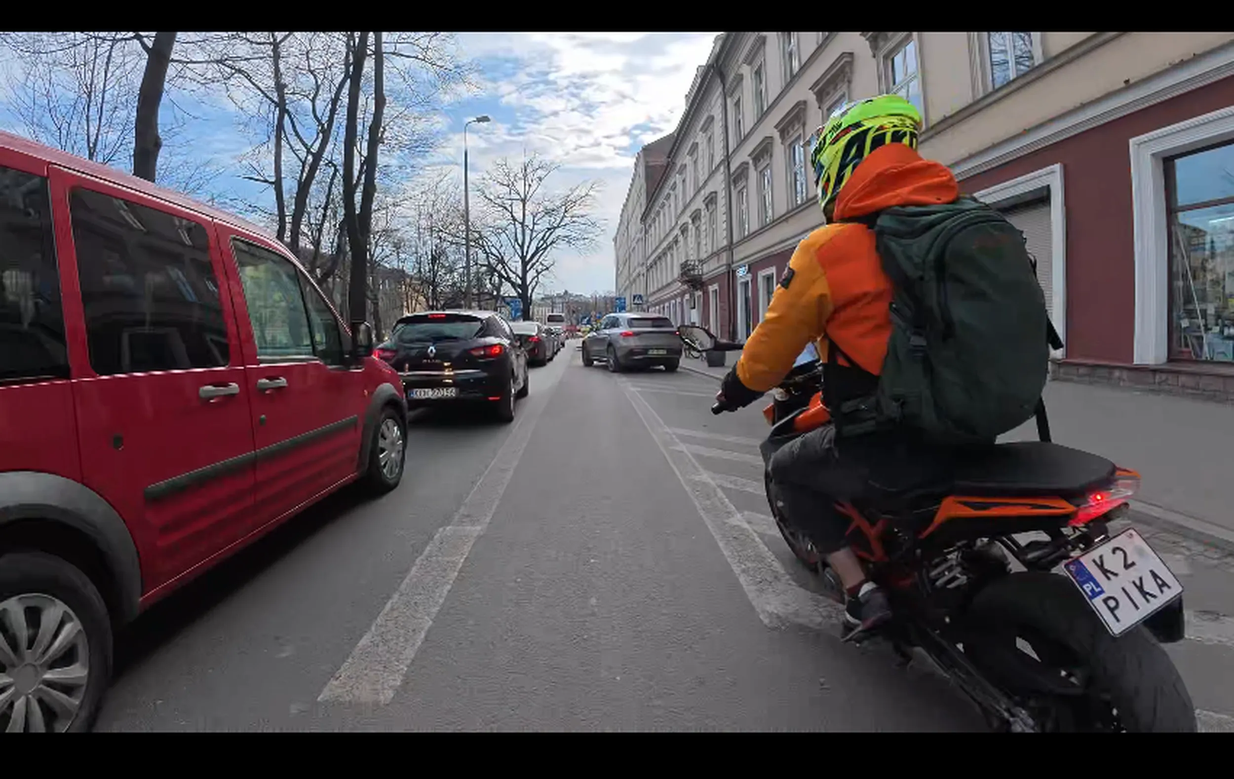 Pokemon jeździ po ścieżce rowerowej swoim skuterem. Sprawa trafiła na policję https://streamable.com/paeoy1