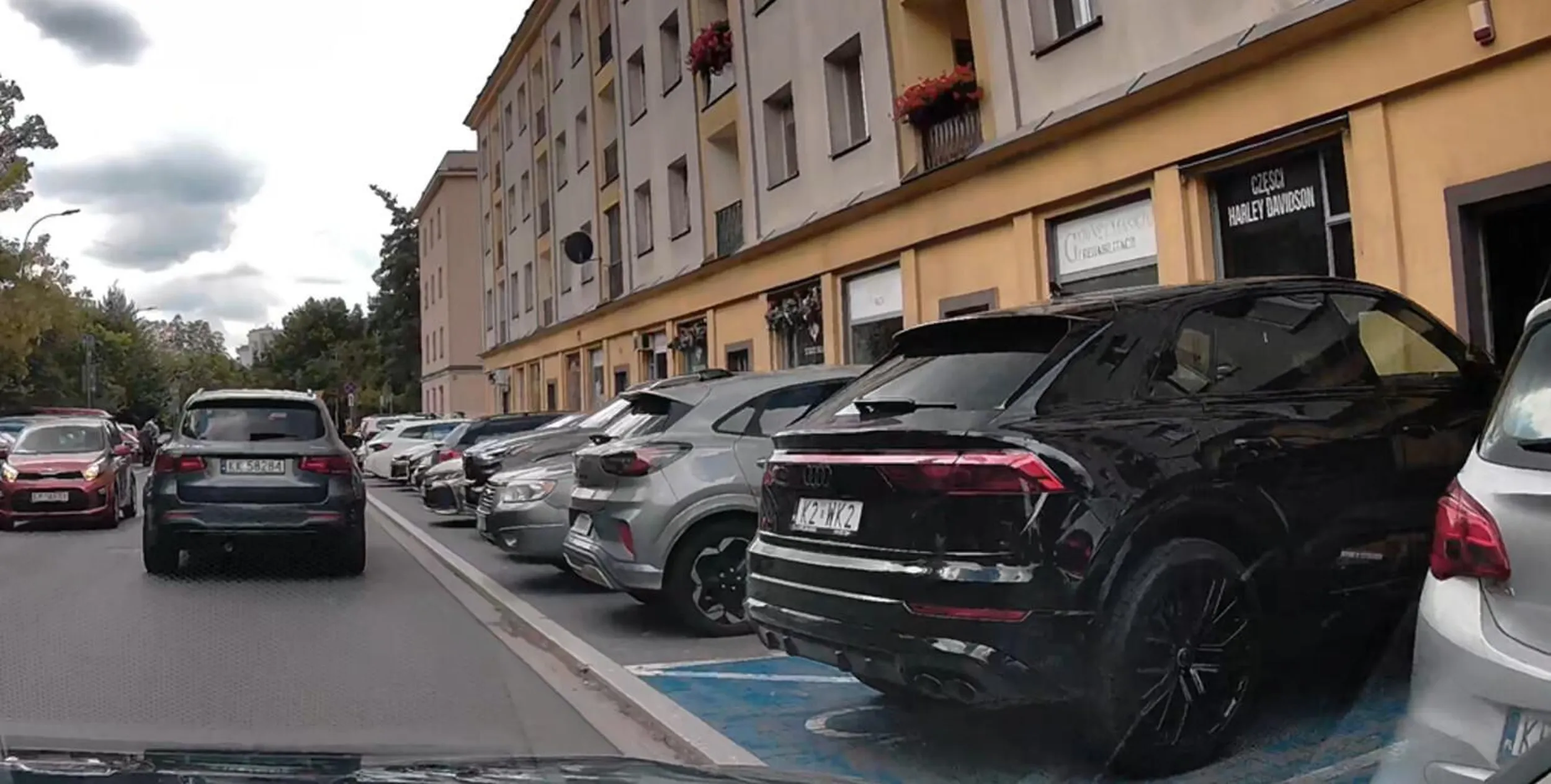 niepełnosprawny być może, ale chyba intelektualnie