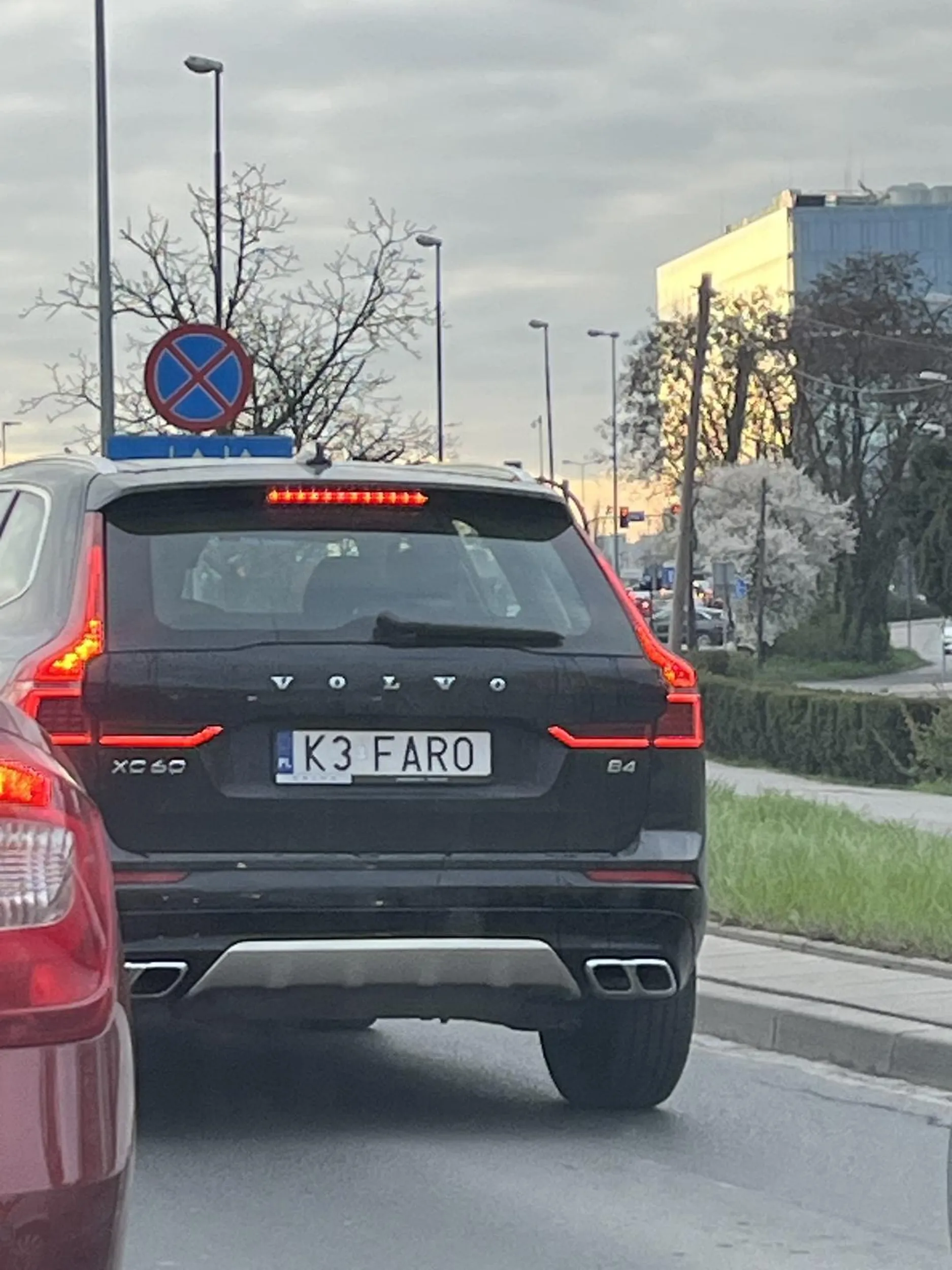 Kup sobie mocniejsze okulary pecie. zajeżdza drogę gej w suvie