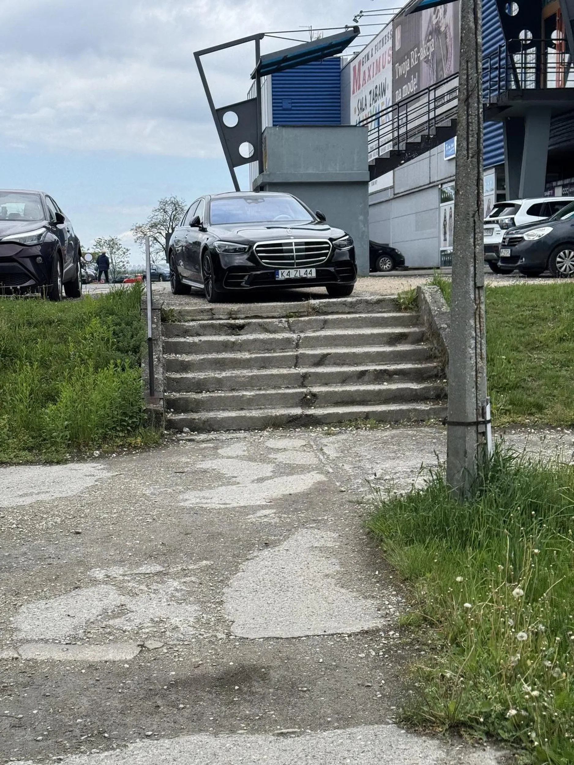 Cwaniak, stanąć byle jak, najbliżej jak się da, nieważne jak.