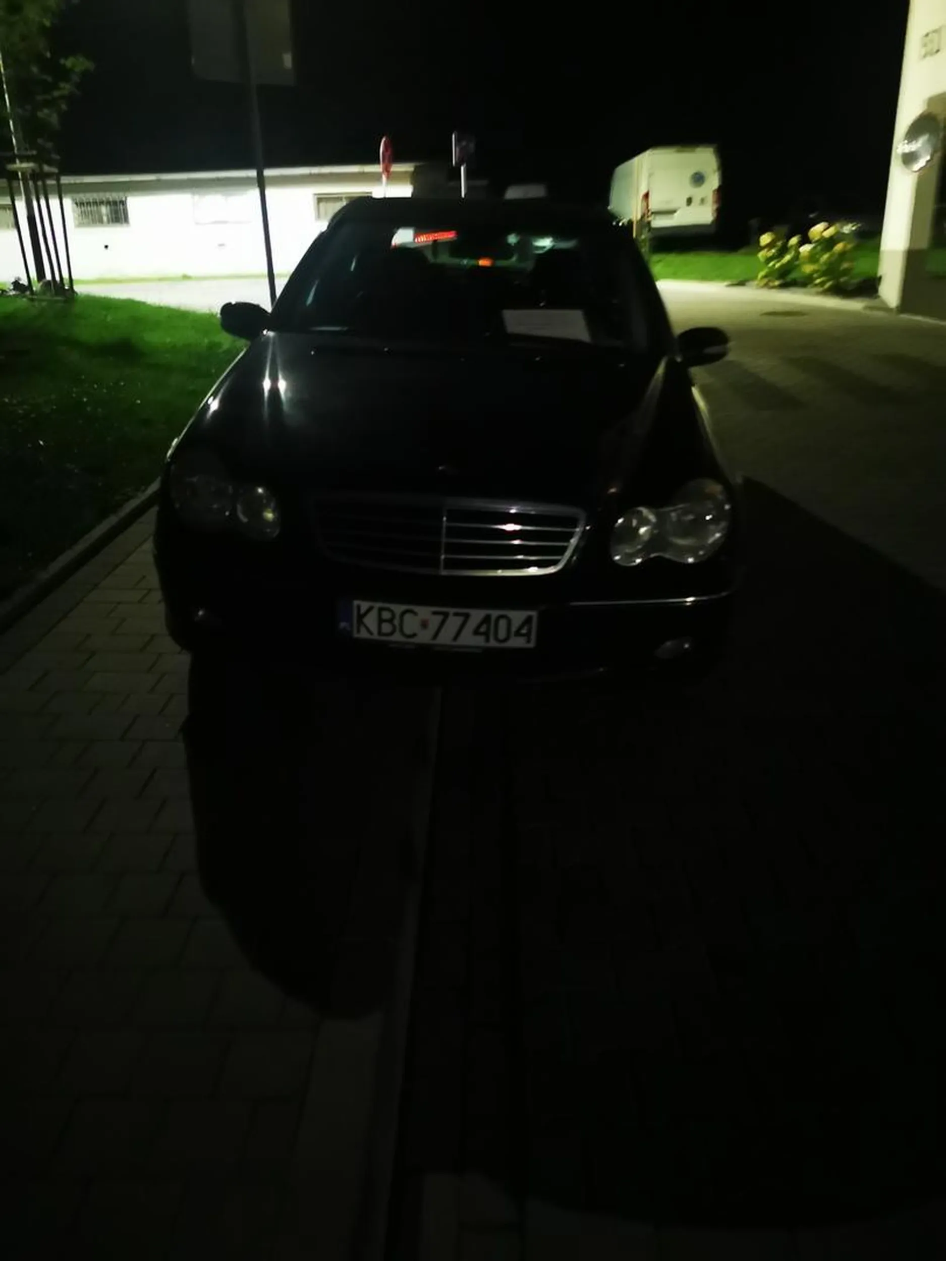 A ja mam paszport Polsatu i będę parkował na przejsciu i chodniku