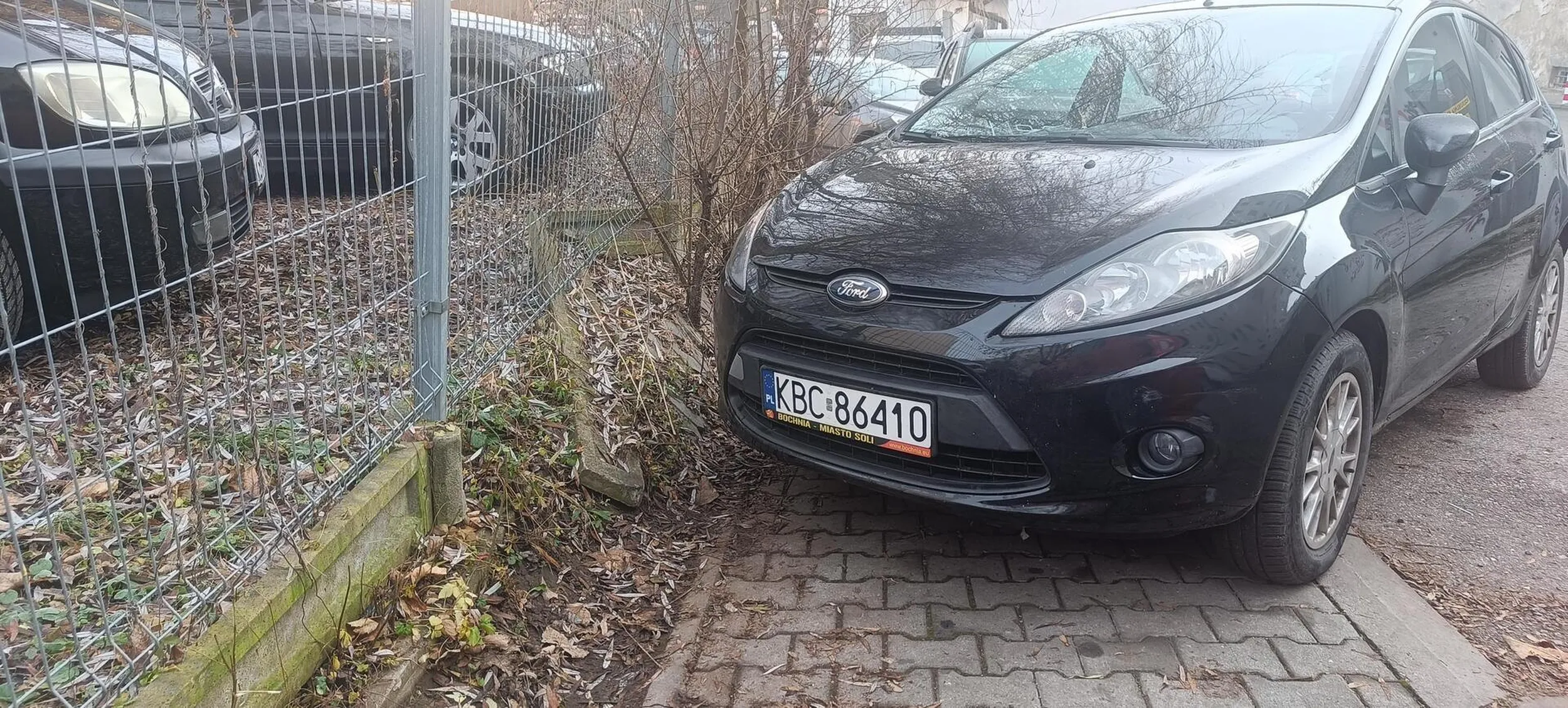 niemiły pan zastawił mnie tak blisko zaparkował wyjeżdżałem 10min przez niego