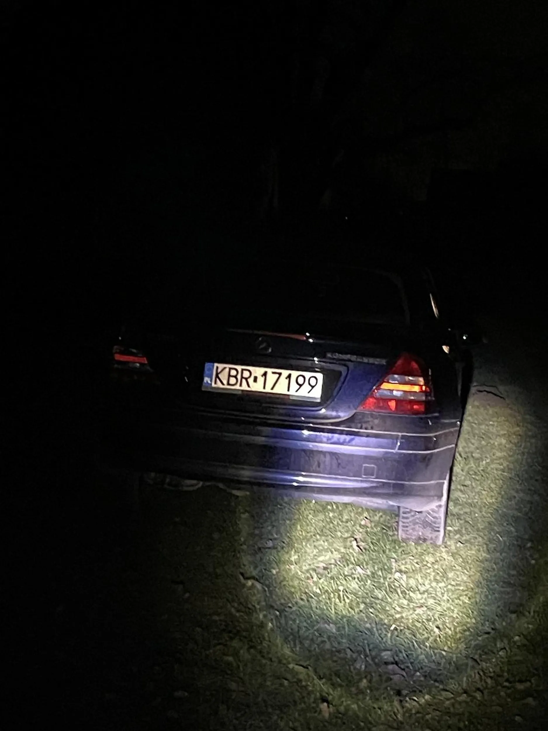 Źle zaparkowane na mojej posesji, kierowca próbował mnie rozjechać i rzucał przekleństwami w moją stronę