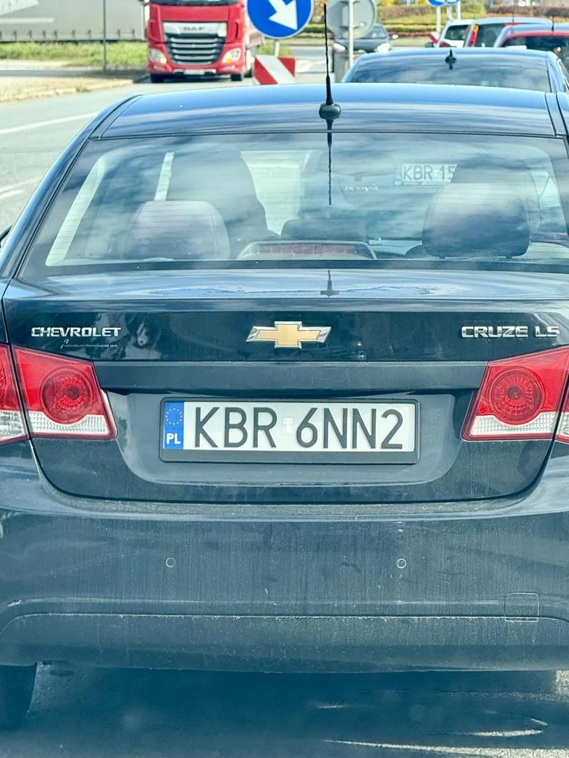 Szanowny Pan wymusił pierwszeństwo na światłach bo przejechał już na czerwonym a jak się go strąbiło to pokazał faka. Kultura na najwyższym poziomie ;)