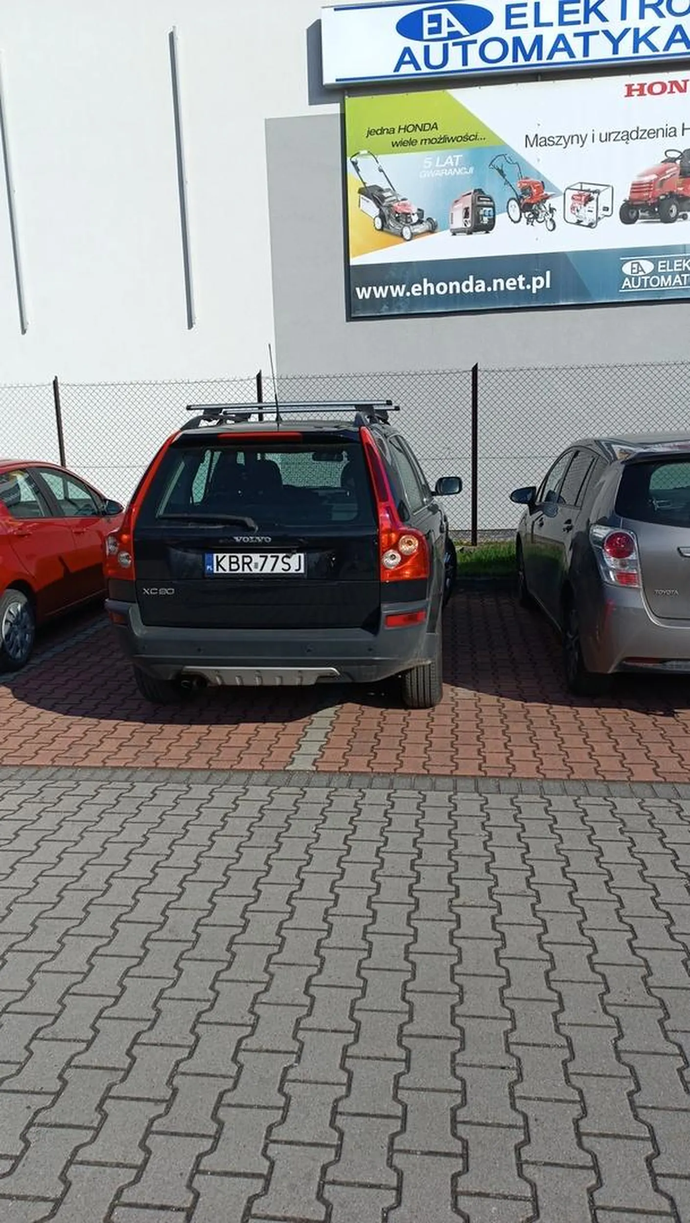 Kierowca stoi na dwóch miejscach Nie polecam