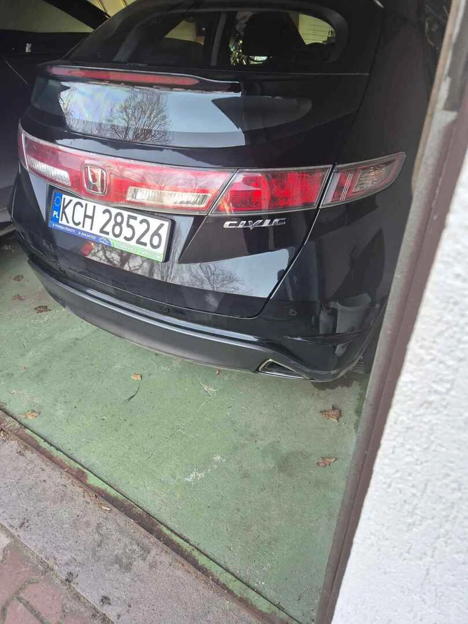 Wpierdolił się do nie swojego garażu i zadowolony