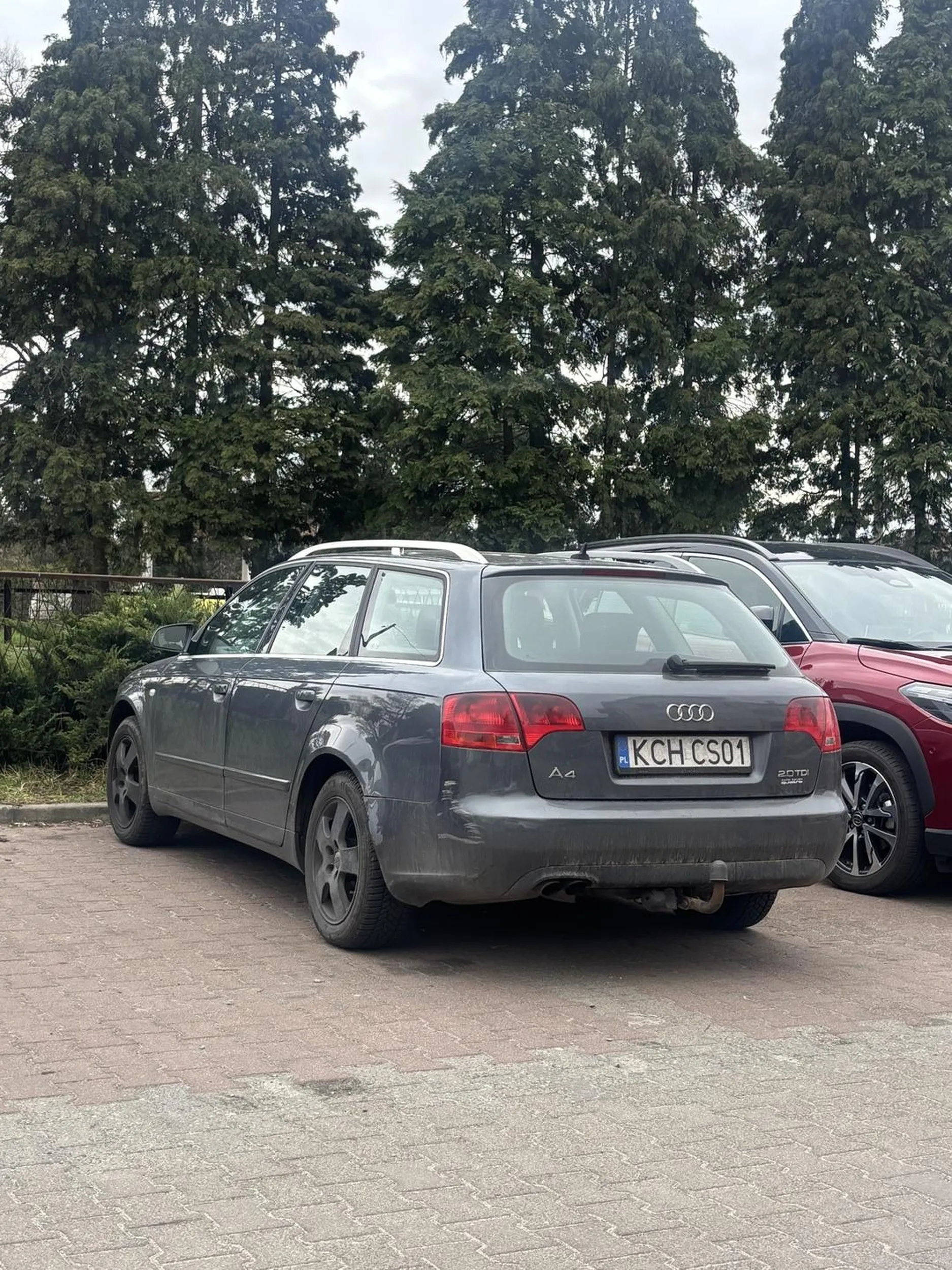 Naucz się parkować, zajmujesz tym swoim Audi dwa miejsca parkingowe