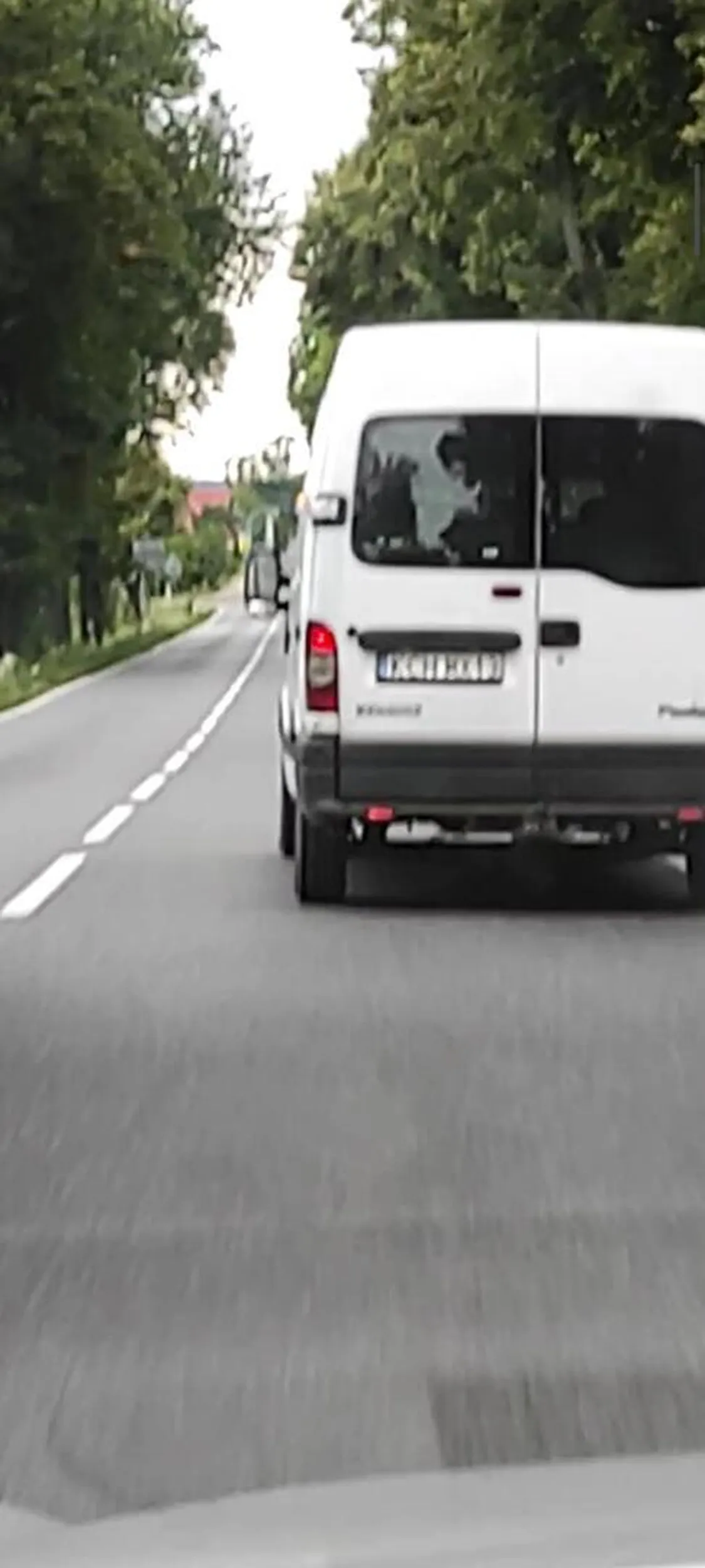 Chłopie, to Twoje padło było chyba lepione z trzech, albo miało czołówkę z czołgiem. Auto całkowicie przestawione, przegląd kupiony na bazarze.