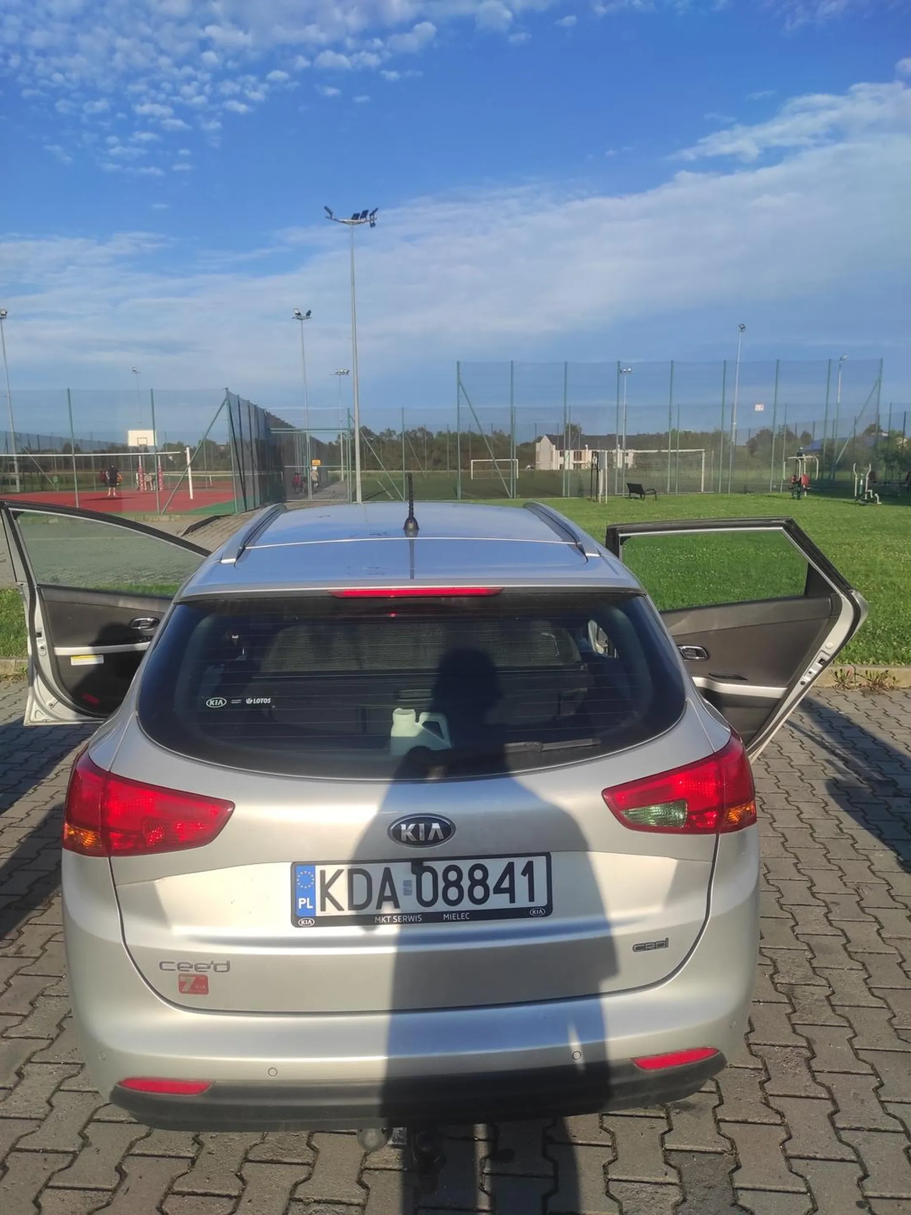 przystojny kierowca ale niestety nie oznakowany jezdzi po szczucinie i czasem do flamingo w tarnowie