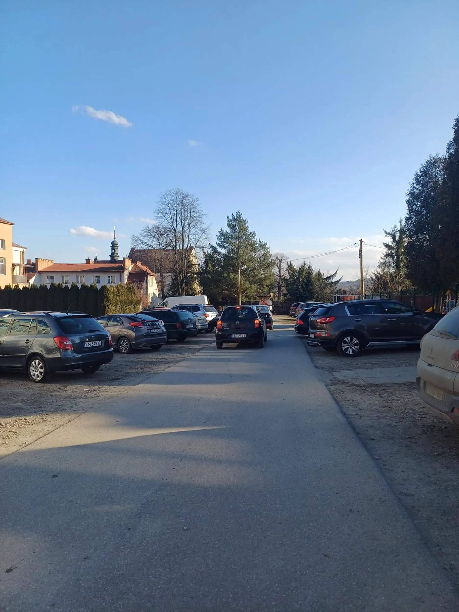 Cham przyjebał mi w samochodzie i uciekł.  Nie zostawię tak tego sprawa trafią na policję i nagranie z tylniej kamerki samochodu