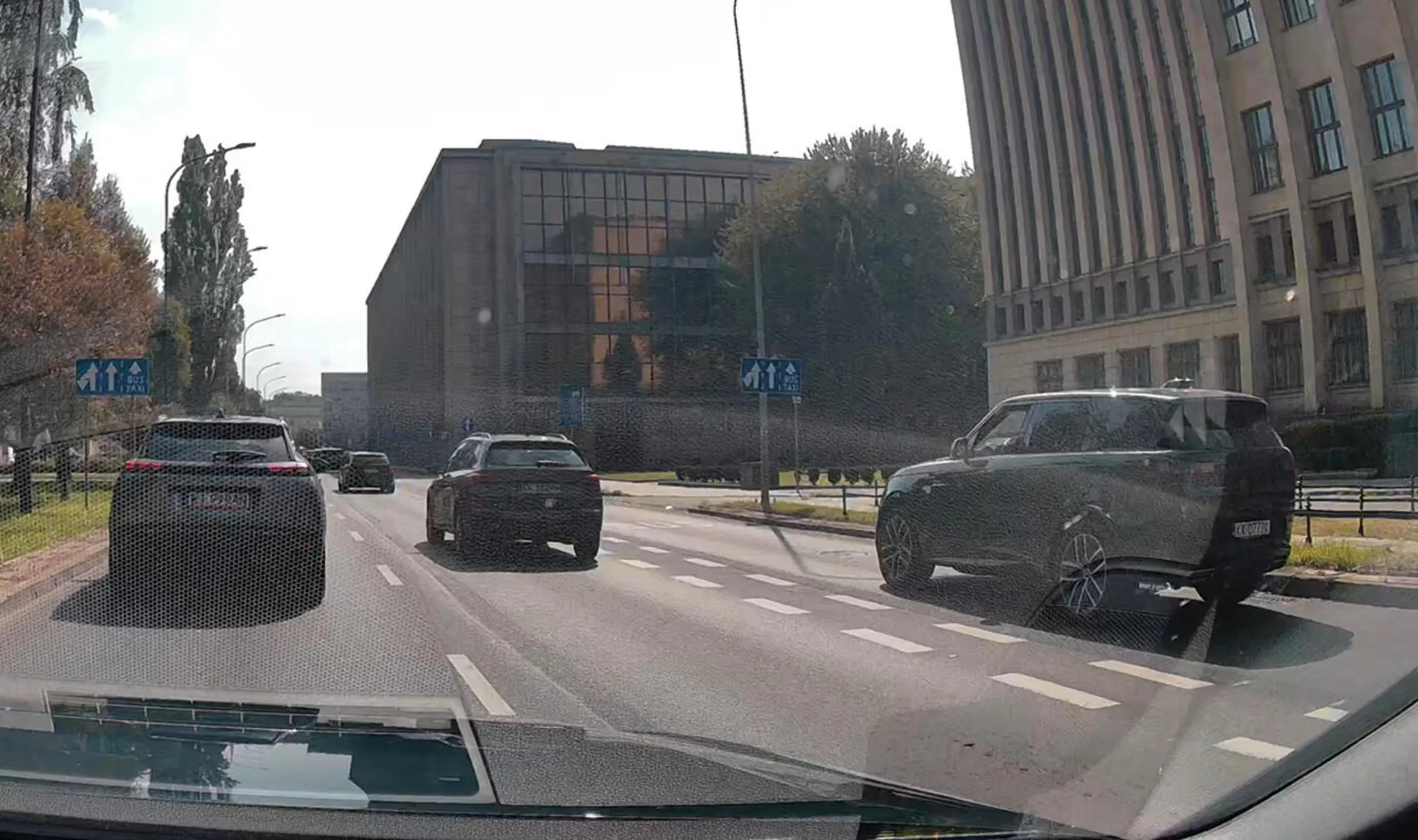 omija korek buspasem