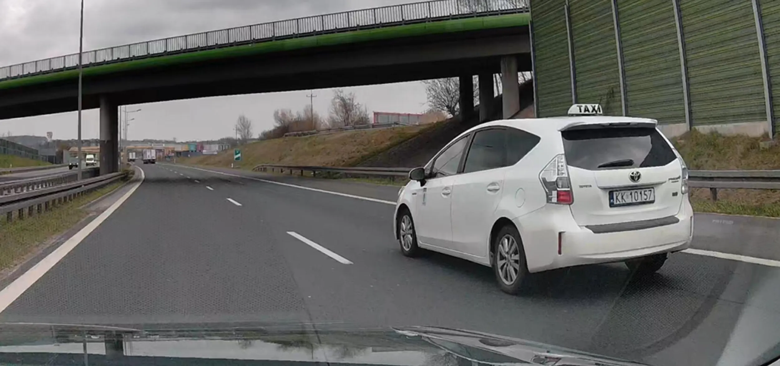 złotówa jeździ już sam nie wiem czy bardziej jak kretyn, czy bardziej agresywnie