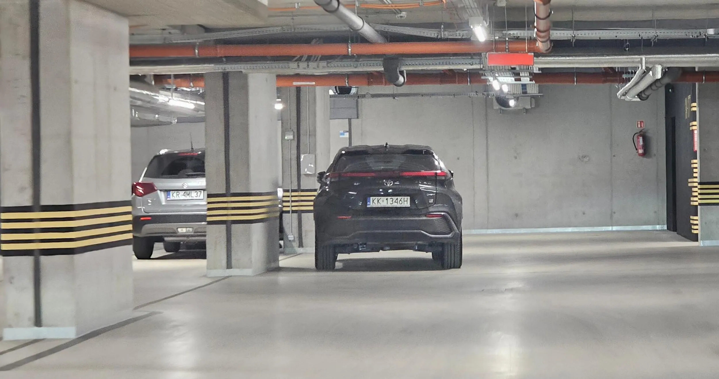 jeżeli nie wykupiłaś sobie miejsca w garażu babo, to parkuj poza nim