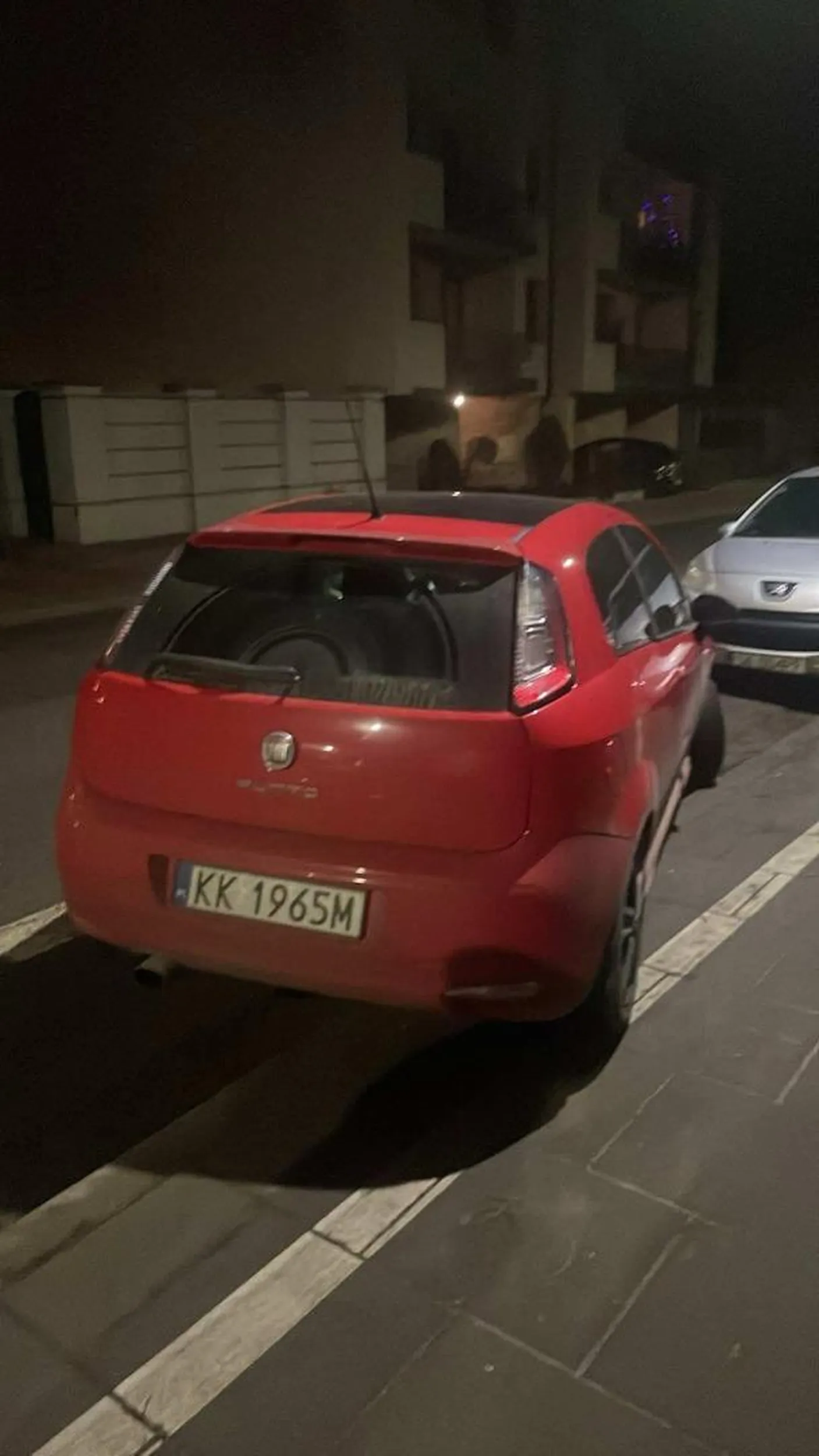 Przyjechał pod mój burdel, zostawił dobrą sumkę, zabrał najgroszą kurwę ale krzywo zaparkował co mam o tym sądzić ?