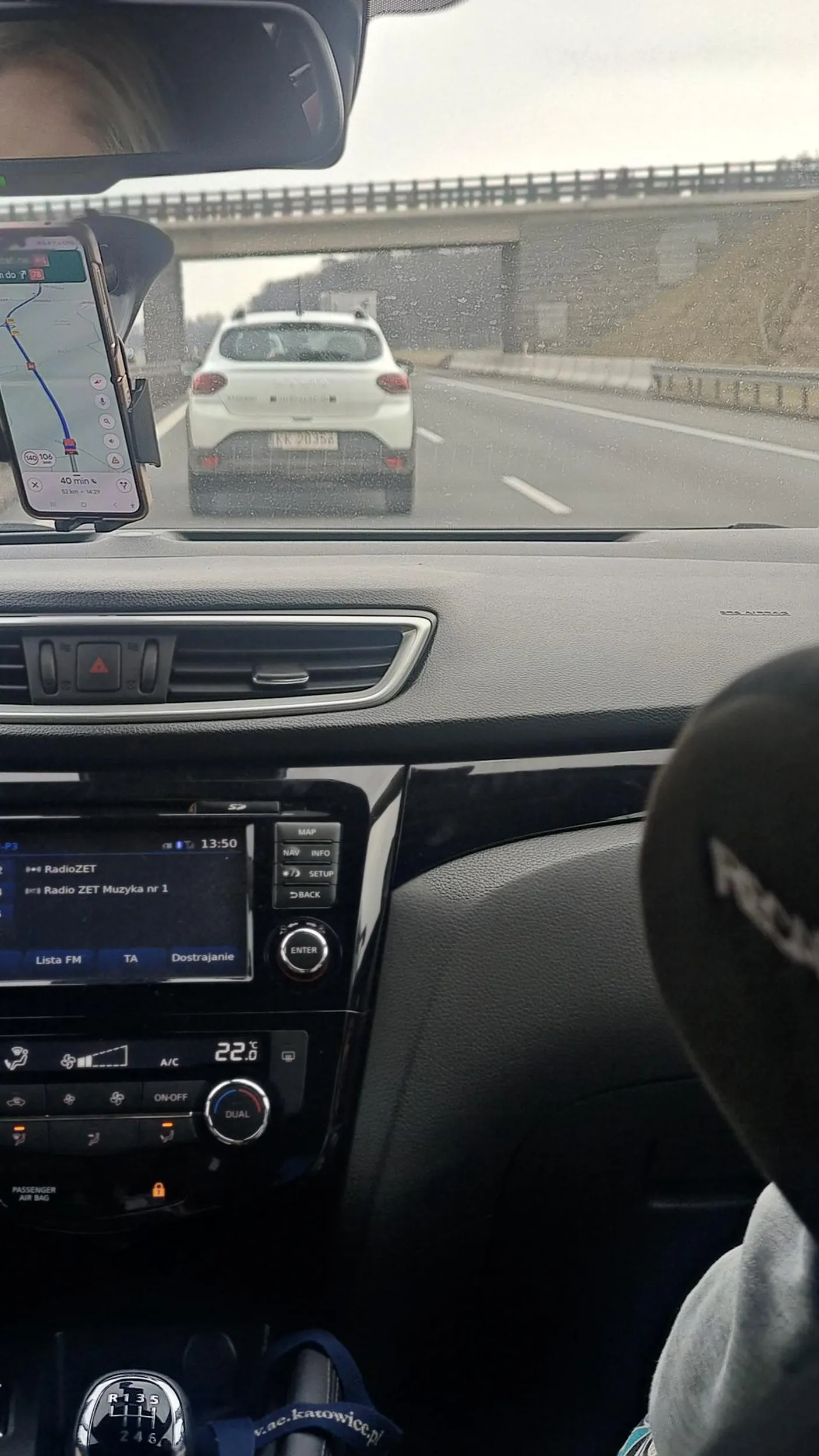 Ten ciul prawie spowodował wypadek na a4 wjeżdżając bezpośrednio pod maskę swoją biała Dacia