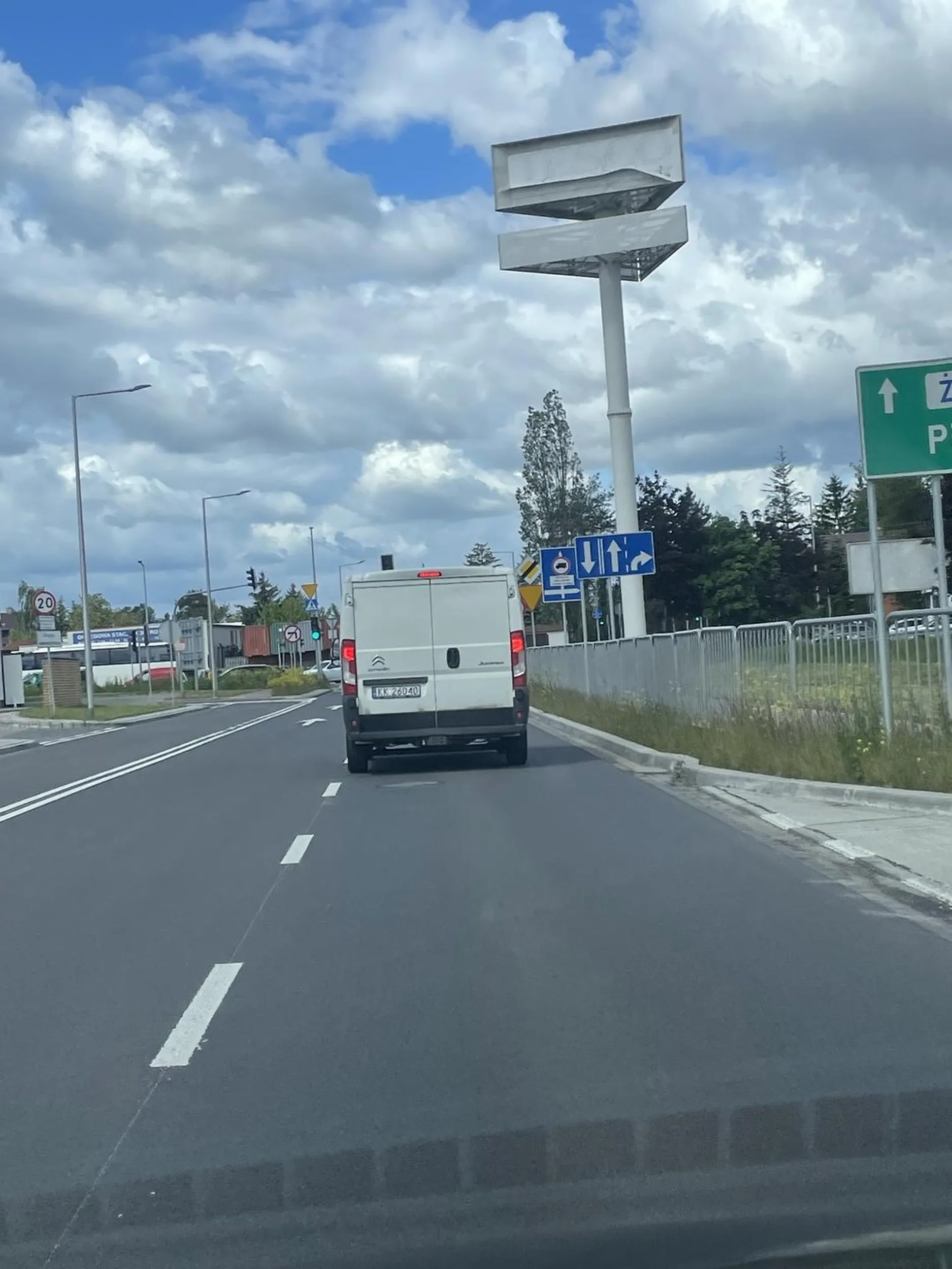 Rajdy to na torze a nie na drodze gdzie ograniczenie jest do 70. Chyba że sraczke masz i dlatego tak Ci się spieszy.