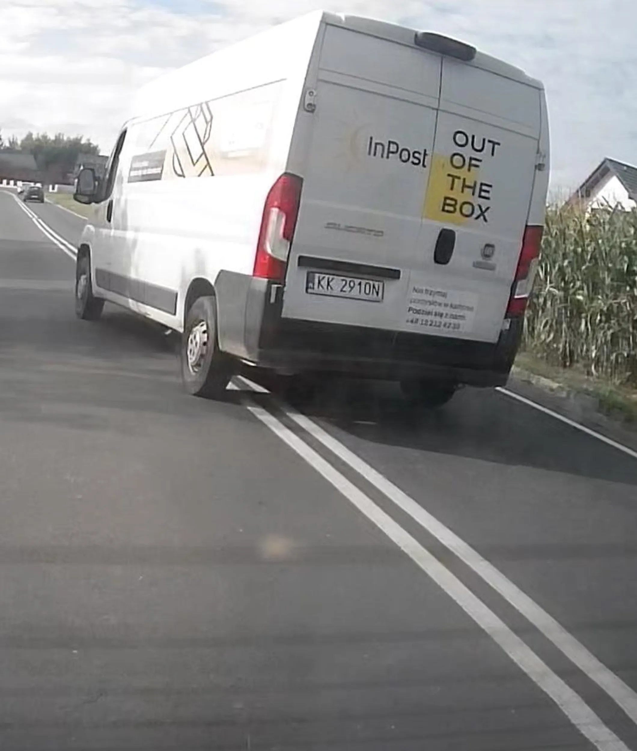 Wyprzedza na podwójnej ciągłej…