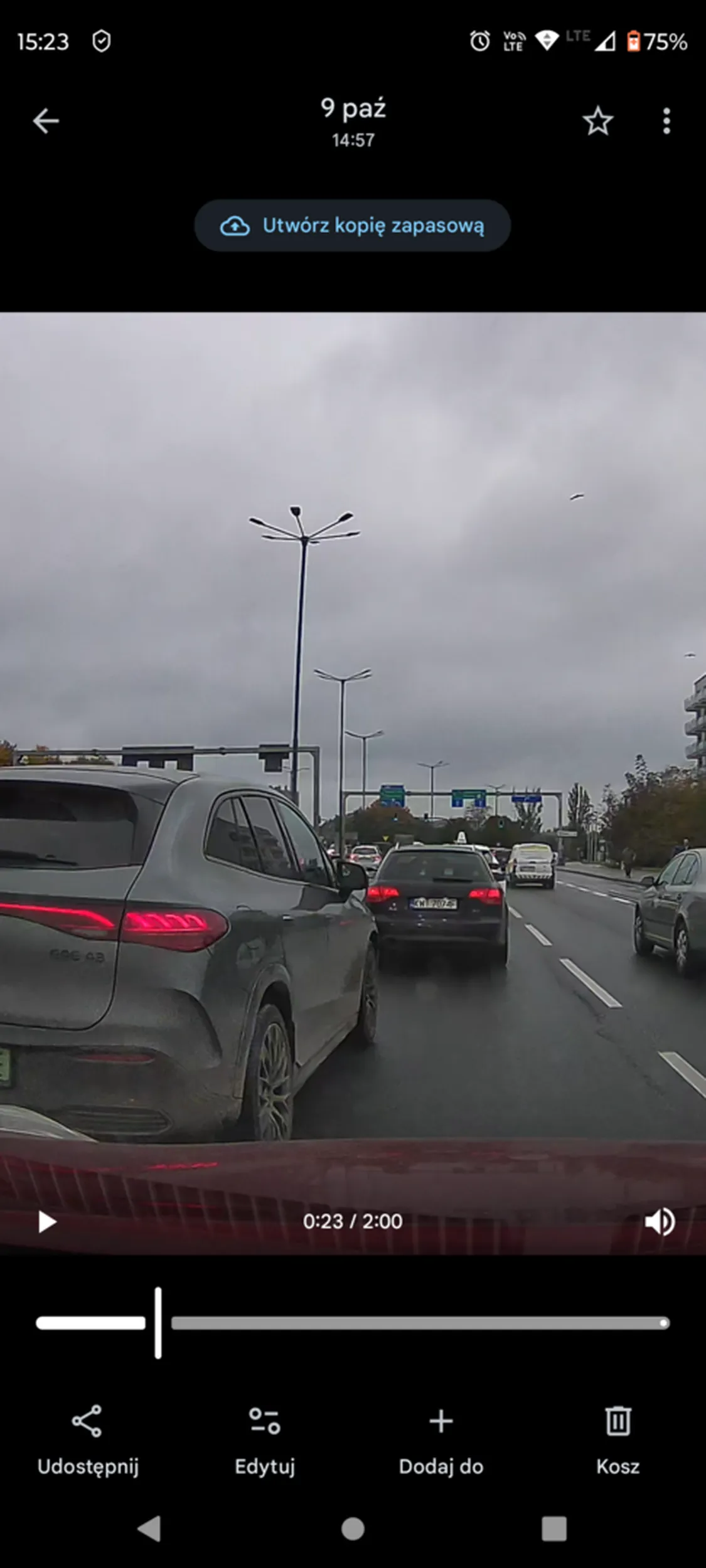 Prawie spowodowałeś kolizję. Naucz się jeździć.