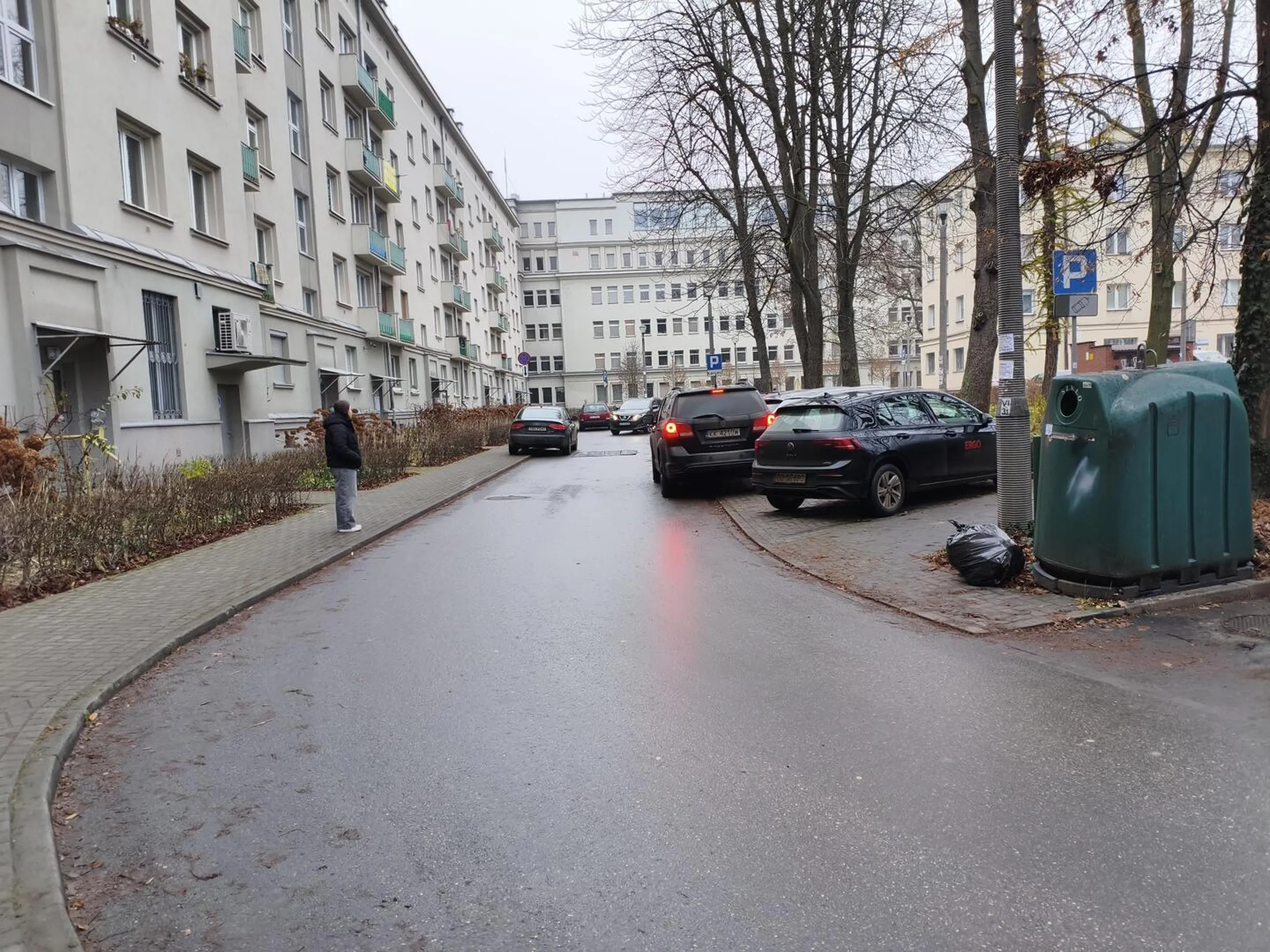 TUMANIE!!! Parkowanie w Strefie Zamieszkania dozwolone jest tylko na miejscach wyznaczonych!!!