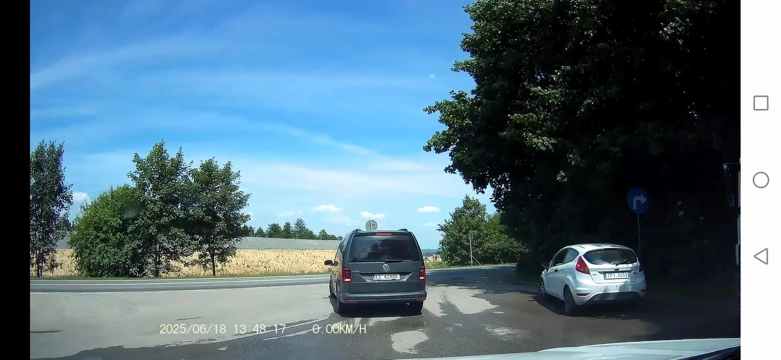 Nakaz skrętu w prawo? Podwójna ciągła? Mendy to nie interesuje